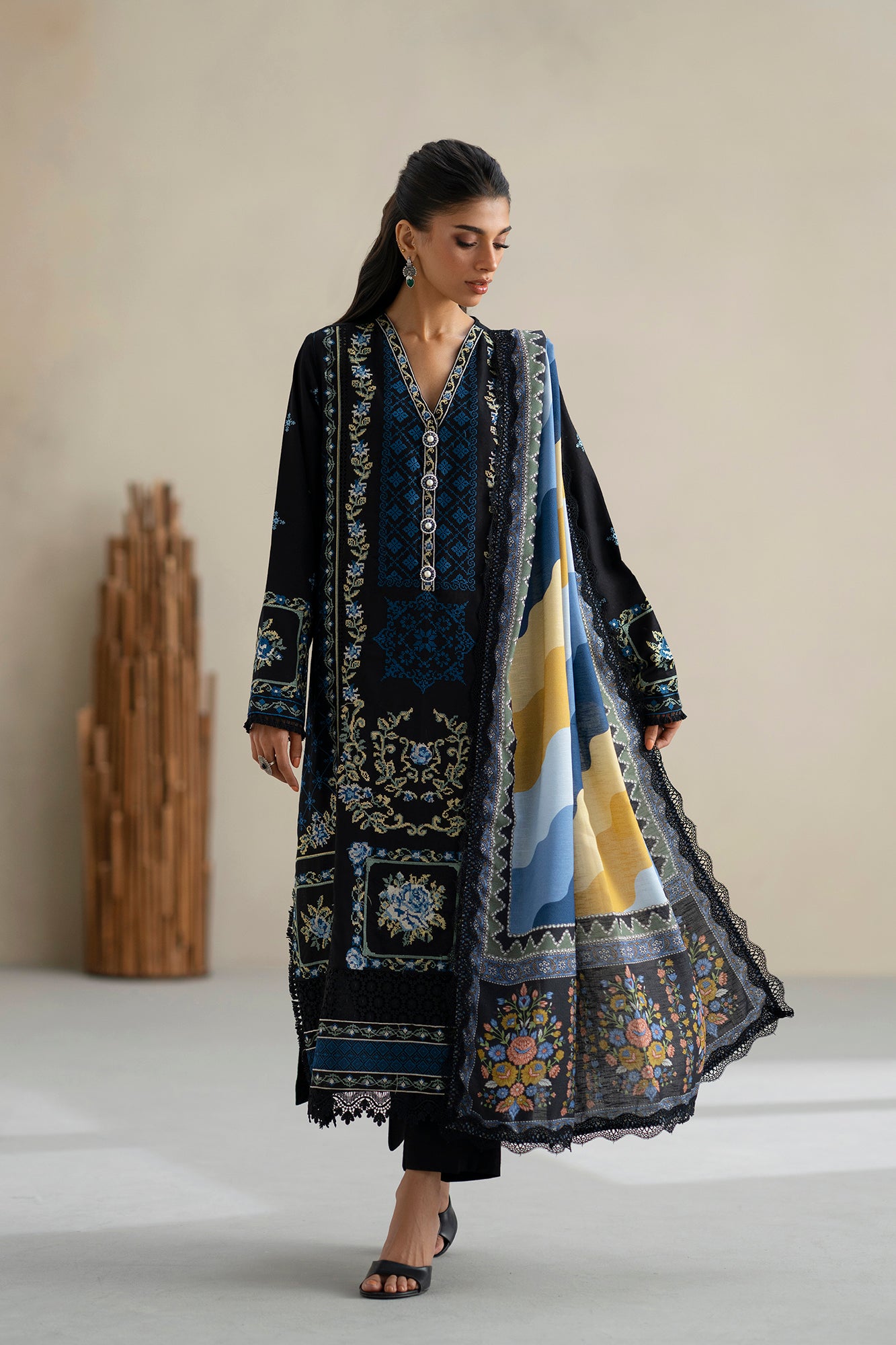 EMBROIDERED SUIT (E0817/203/902)