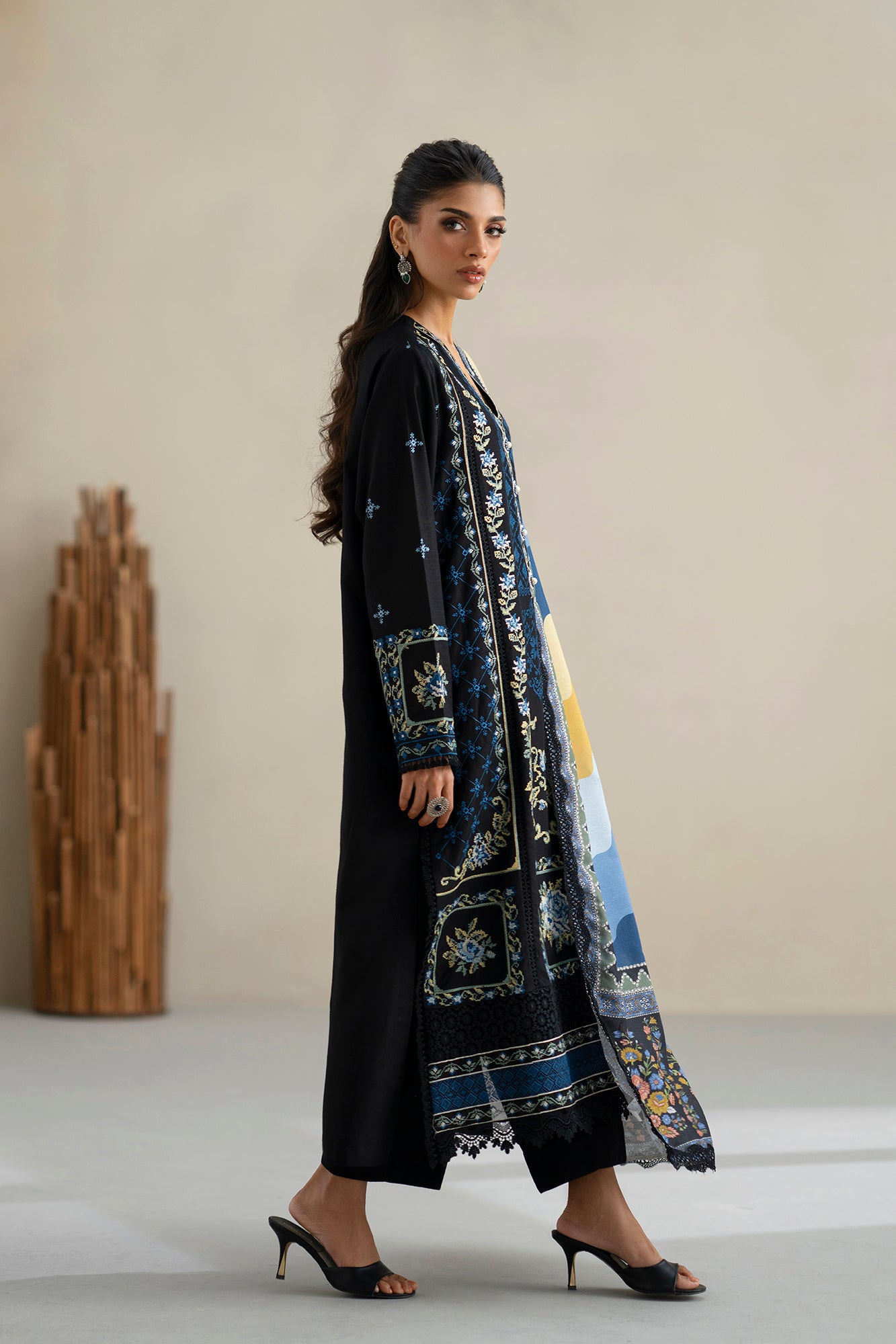 EMBROIDERED SUIT (E0817/203/902)