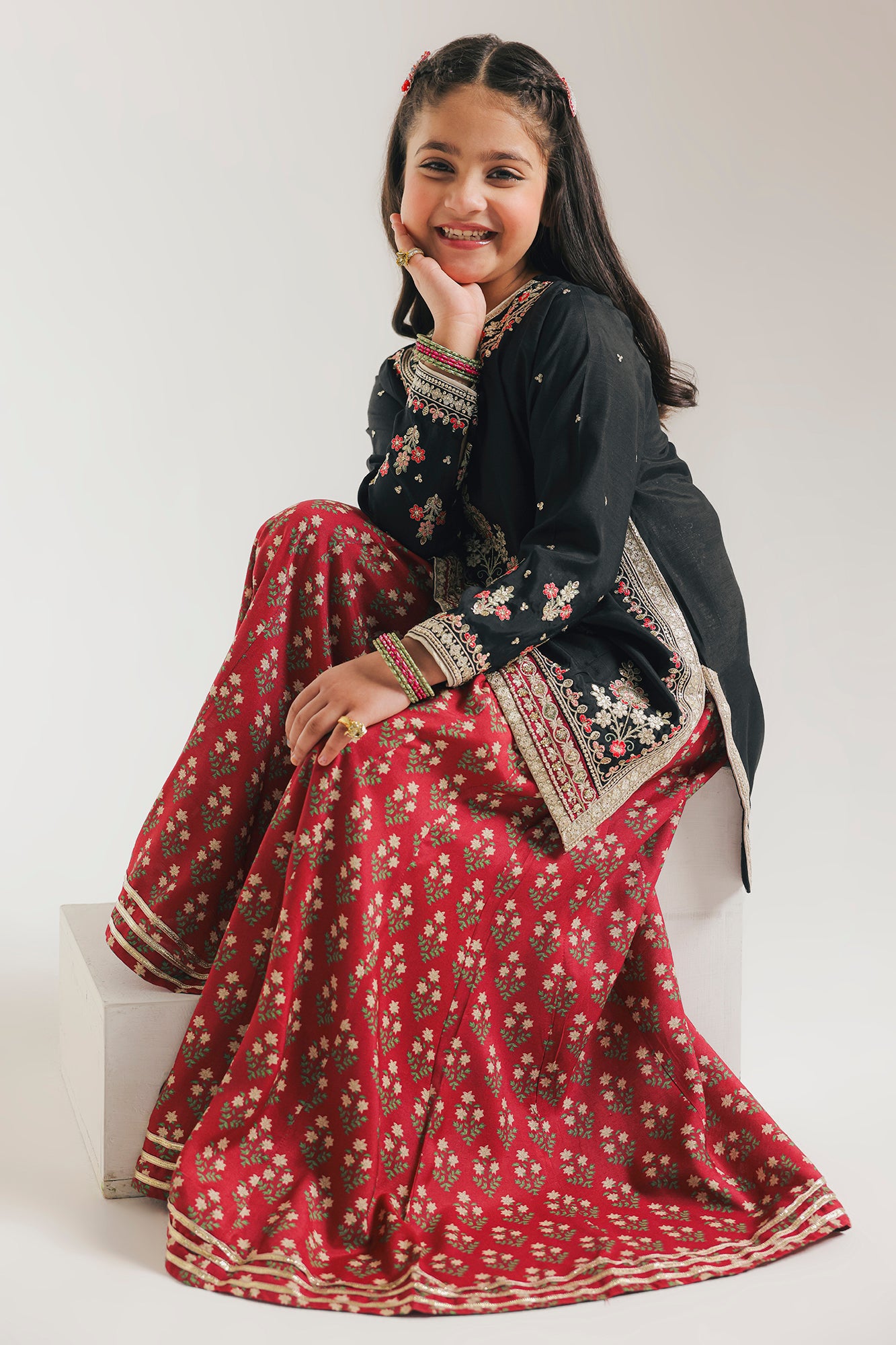 EMBROIDERED SUIT (E0817/404/901 E0817/304/901)