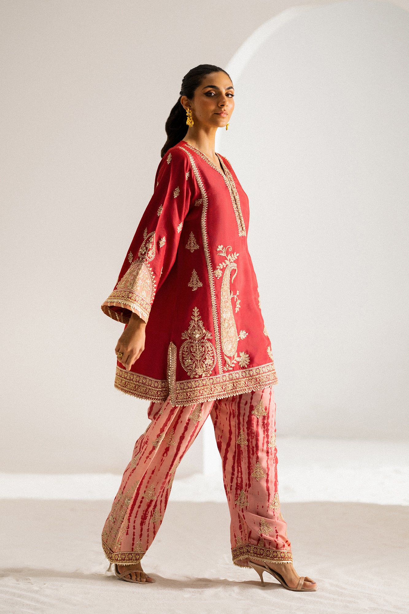 EMBROIDERED SUIT (E0818/104/415)