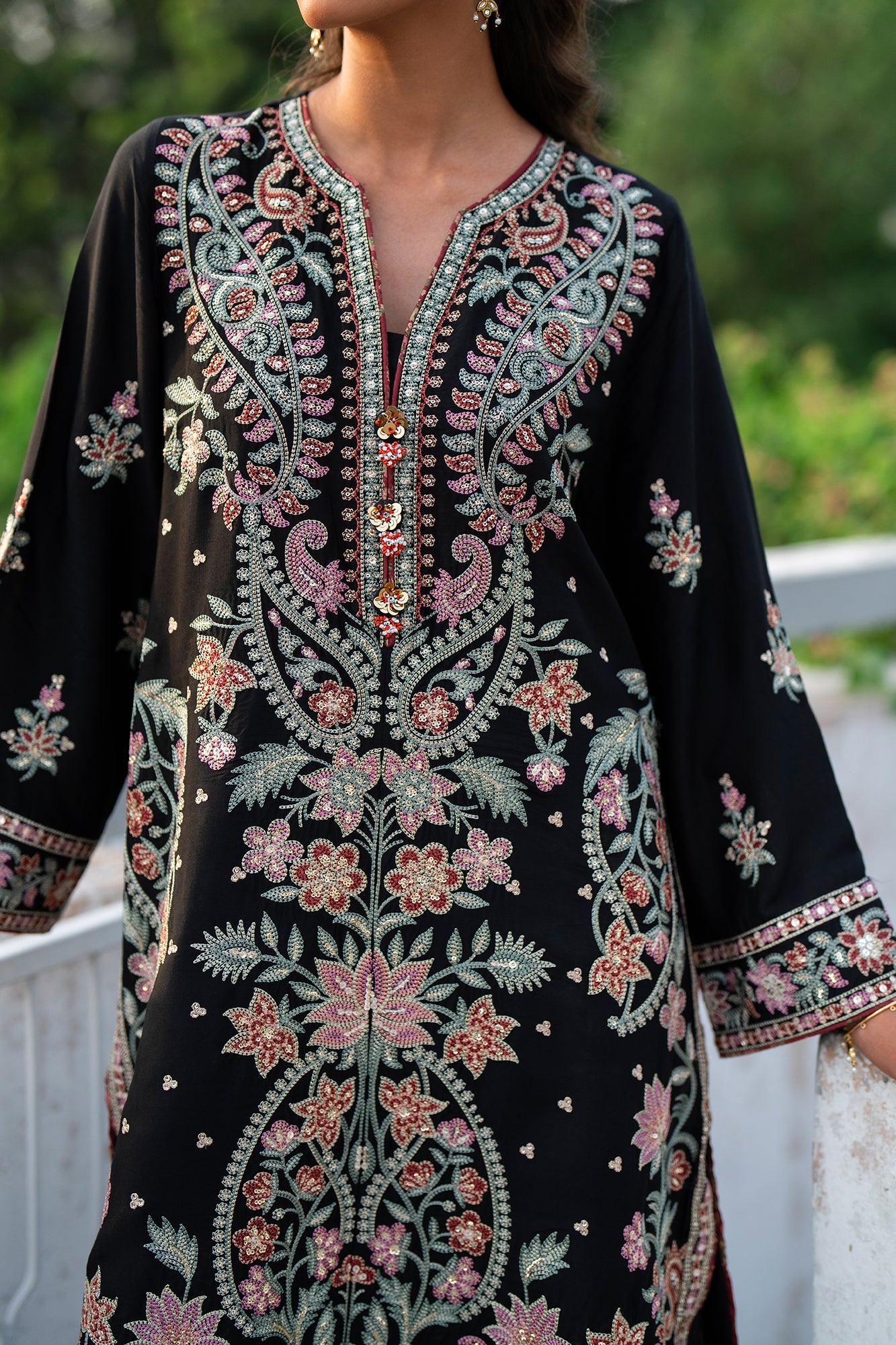 EMBROIDERED SUIT (E0819/104/902)