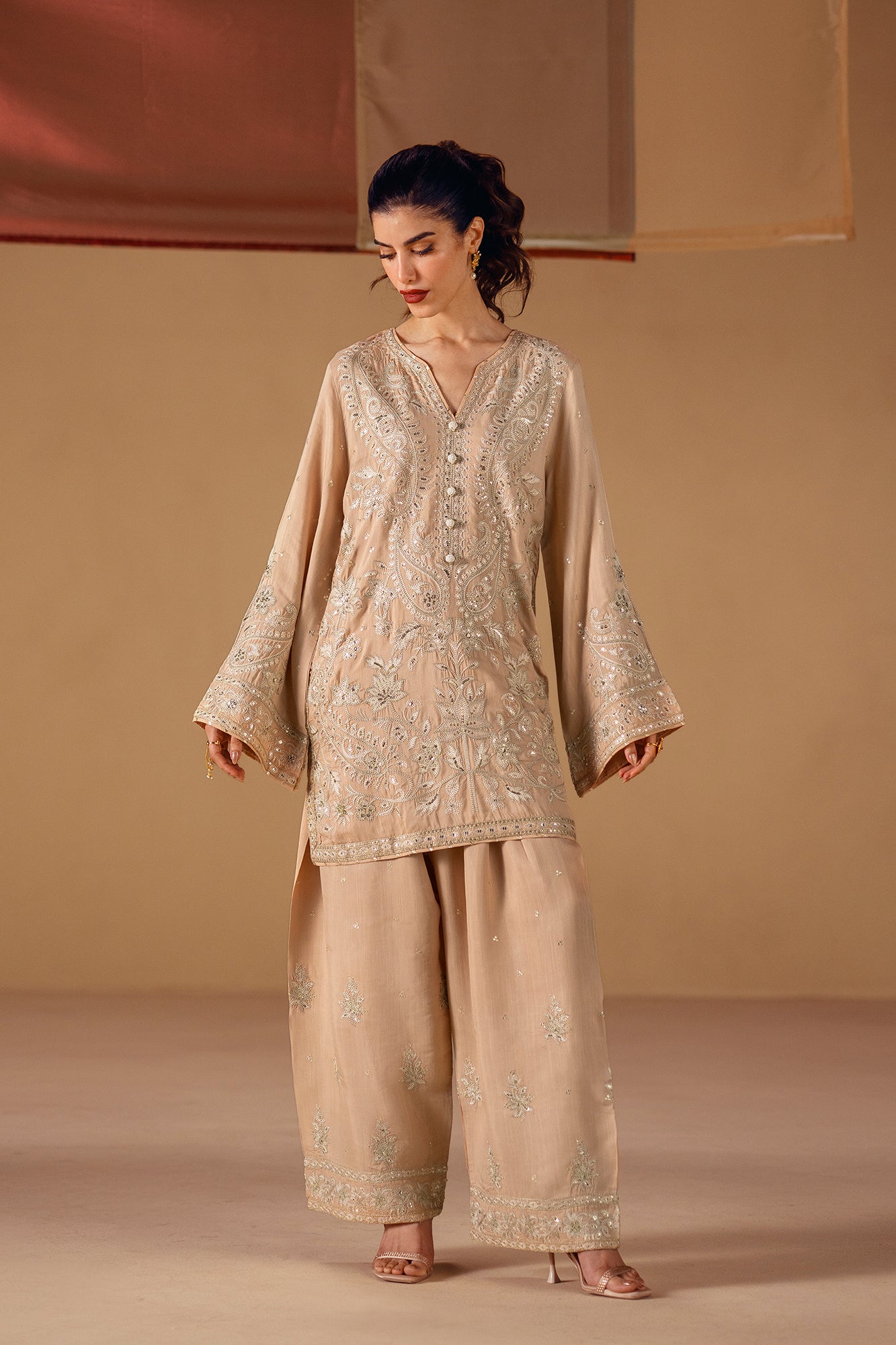 EMBROIDERED SUIT (E0821/104/806)
