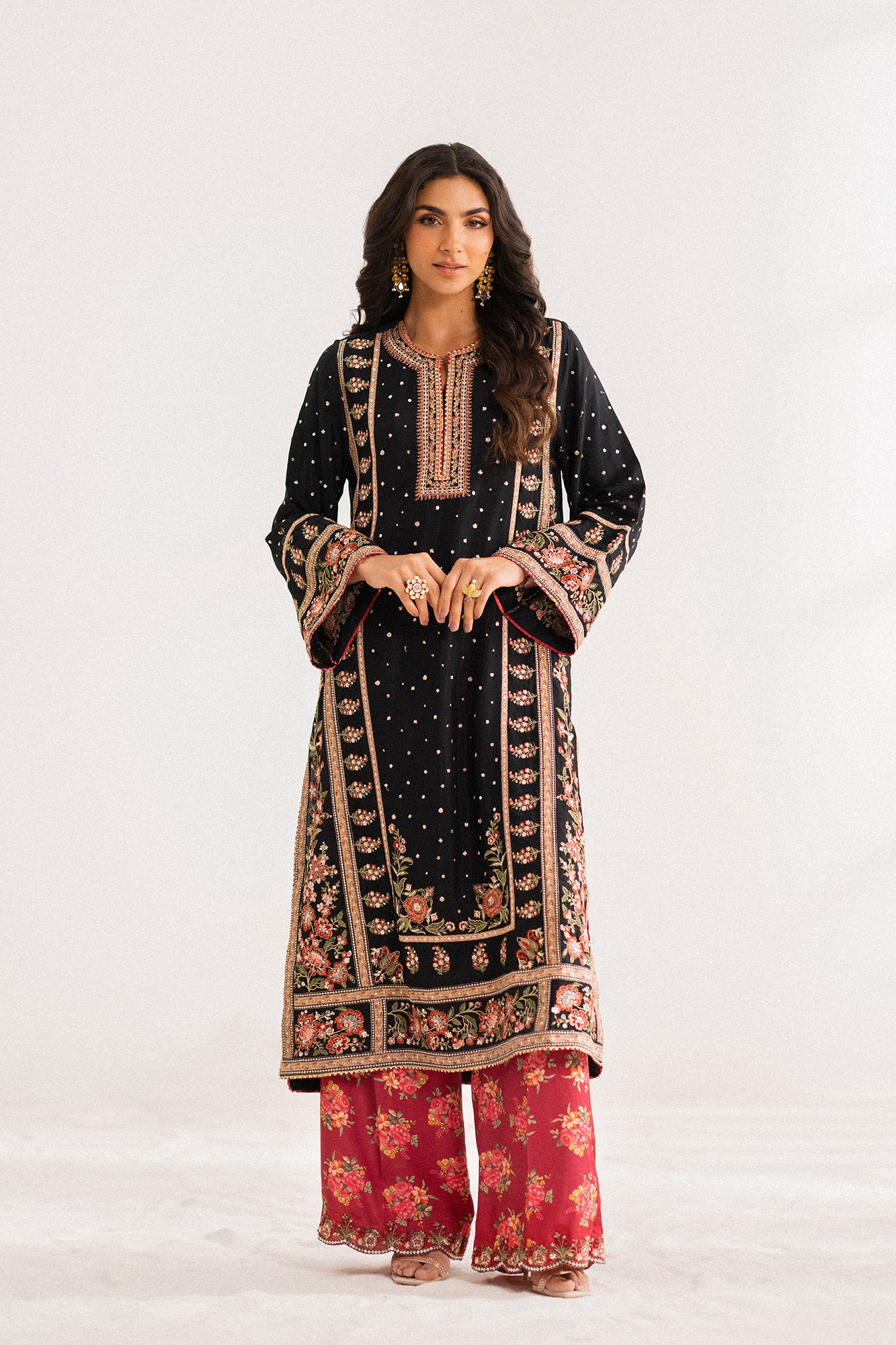 EMBROIDERED SUIT (E0825/104/902)