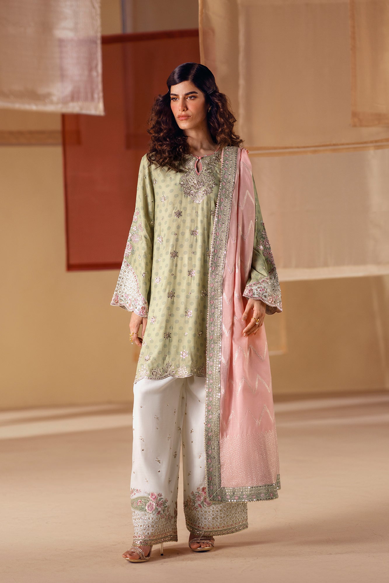 EMBROIDERED SUIT (E0828/104/127)