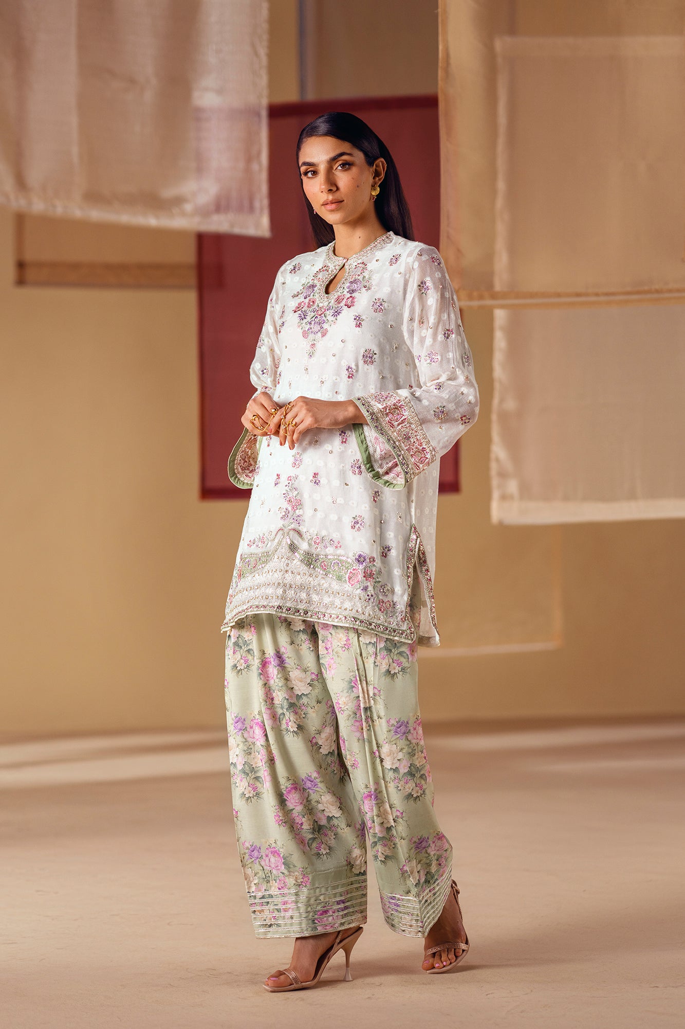 EMBROIDERED SUIT (E0830/104/005)
