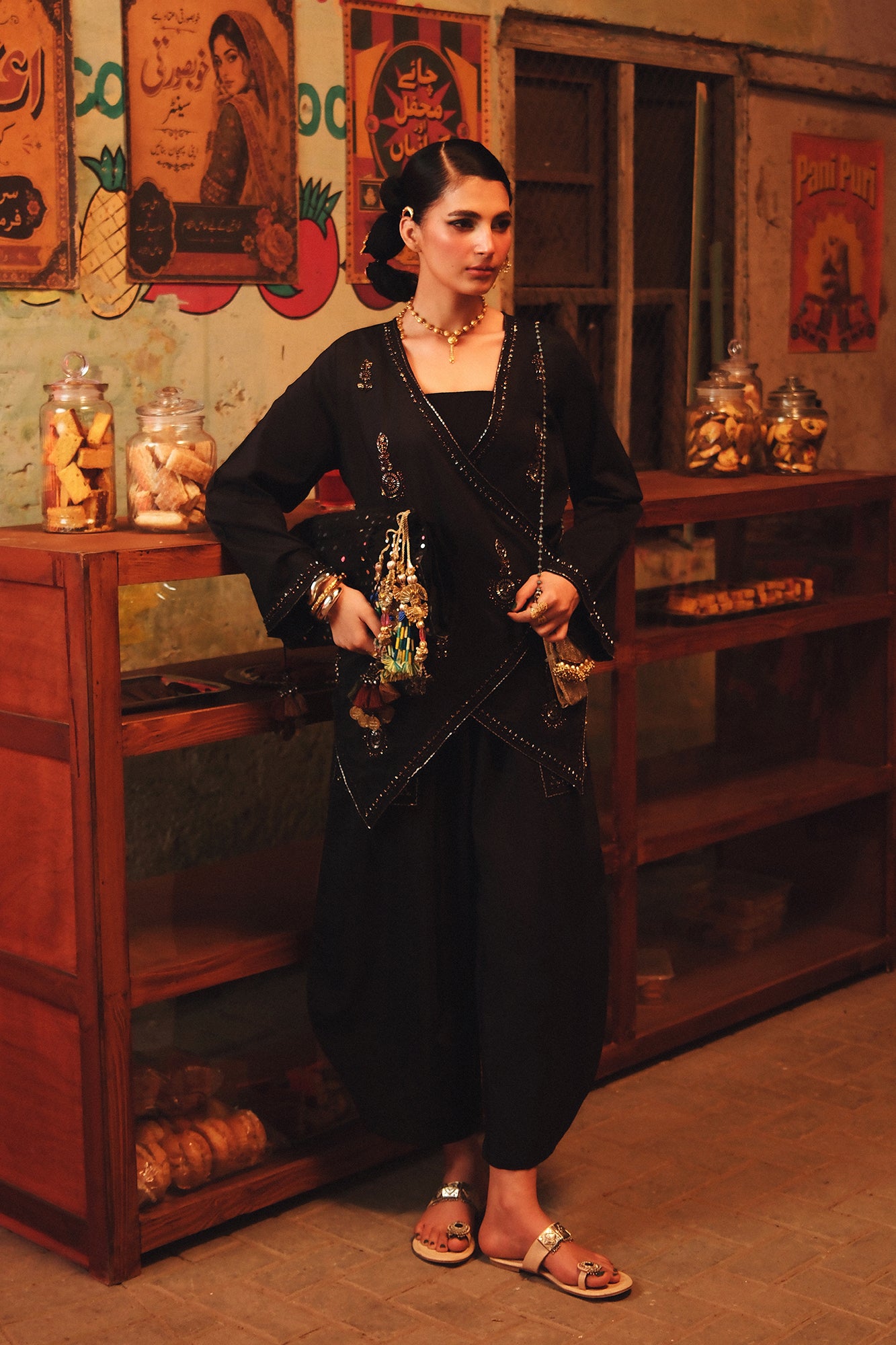 EMBROIDERED SUIT (E0830/119/902)