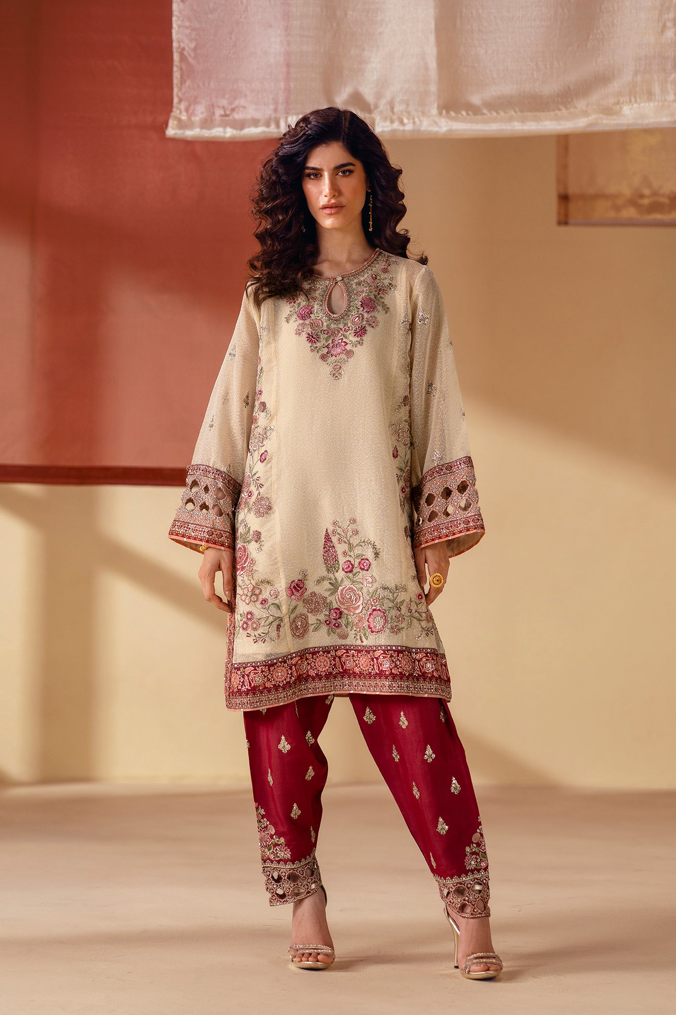 EMBROIDERED SUIT (E0831/104/227)