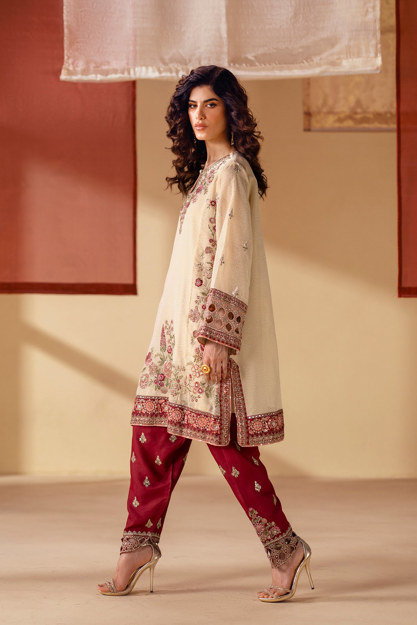 EMBROIDERED SUIT (E0831/104/227)