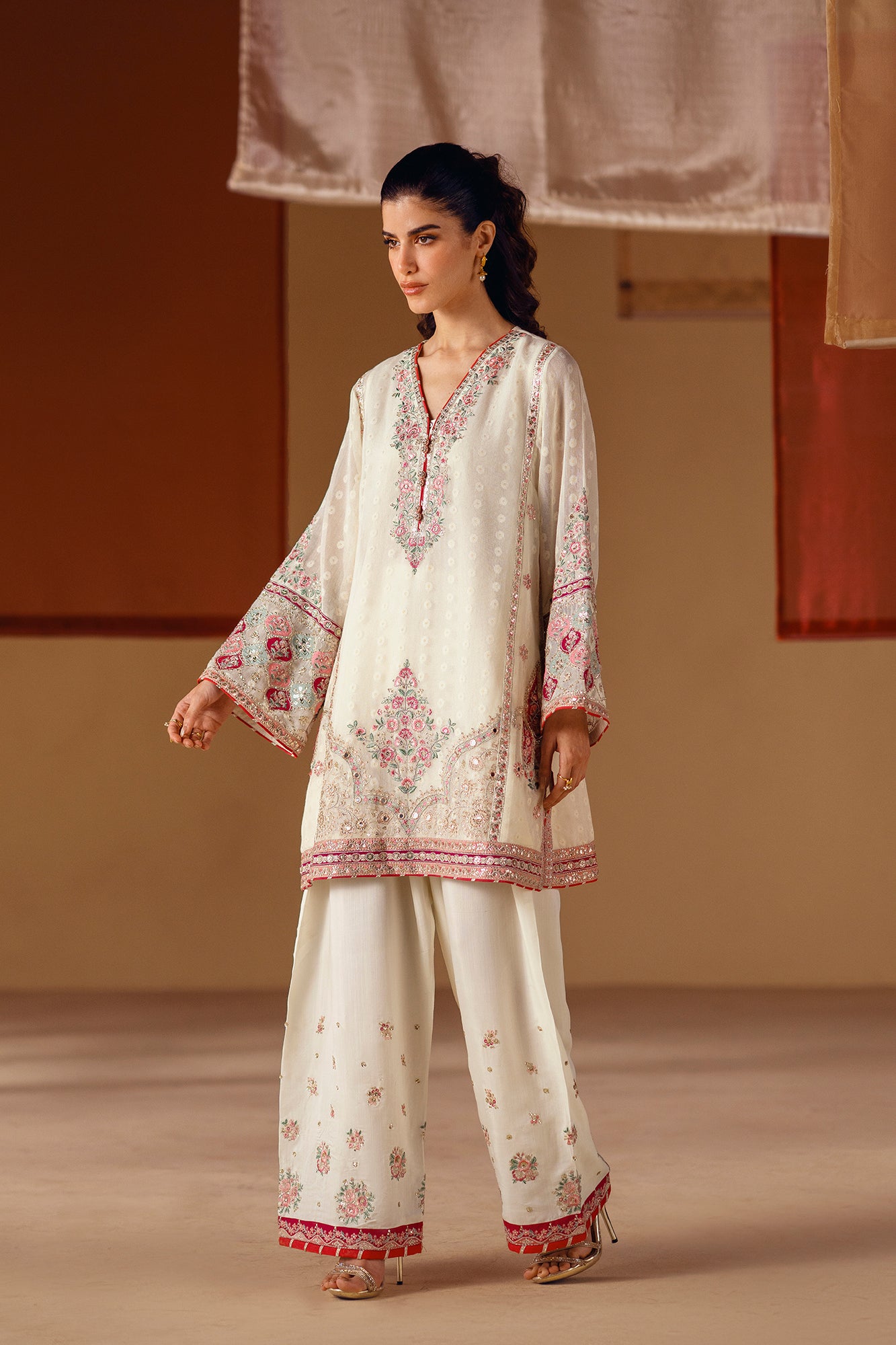 EMBROIDERED SUIT (E0833/104/002)