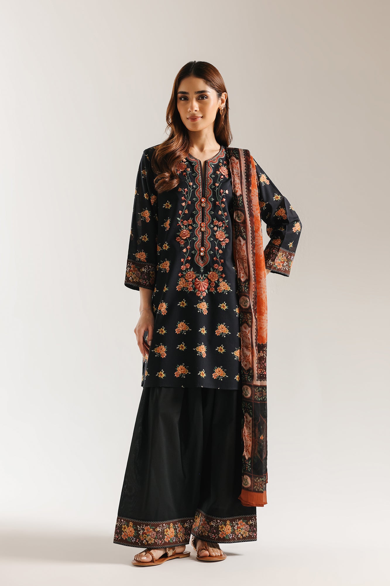 EMBROIDERED SUIT (E0833/203/902)