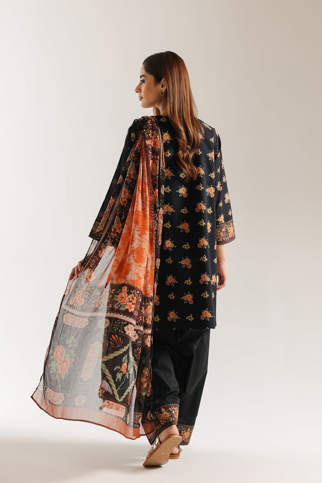 EMBROIDERED SUIT (E0833/203/902)