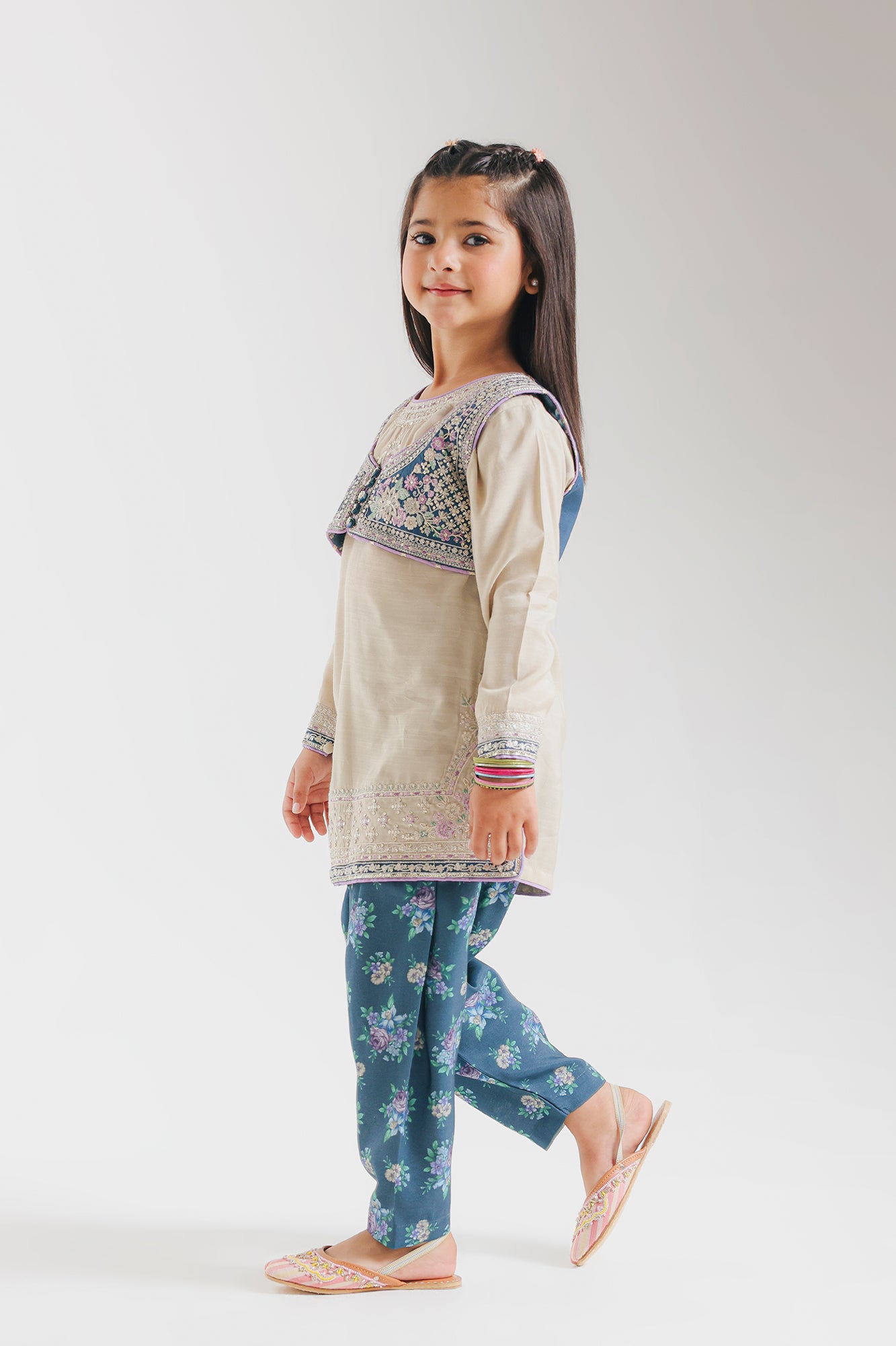 EMBROIDERED SUIT (E0833/404/226 E0833/304/226)