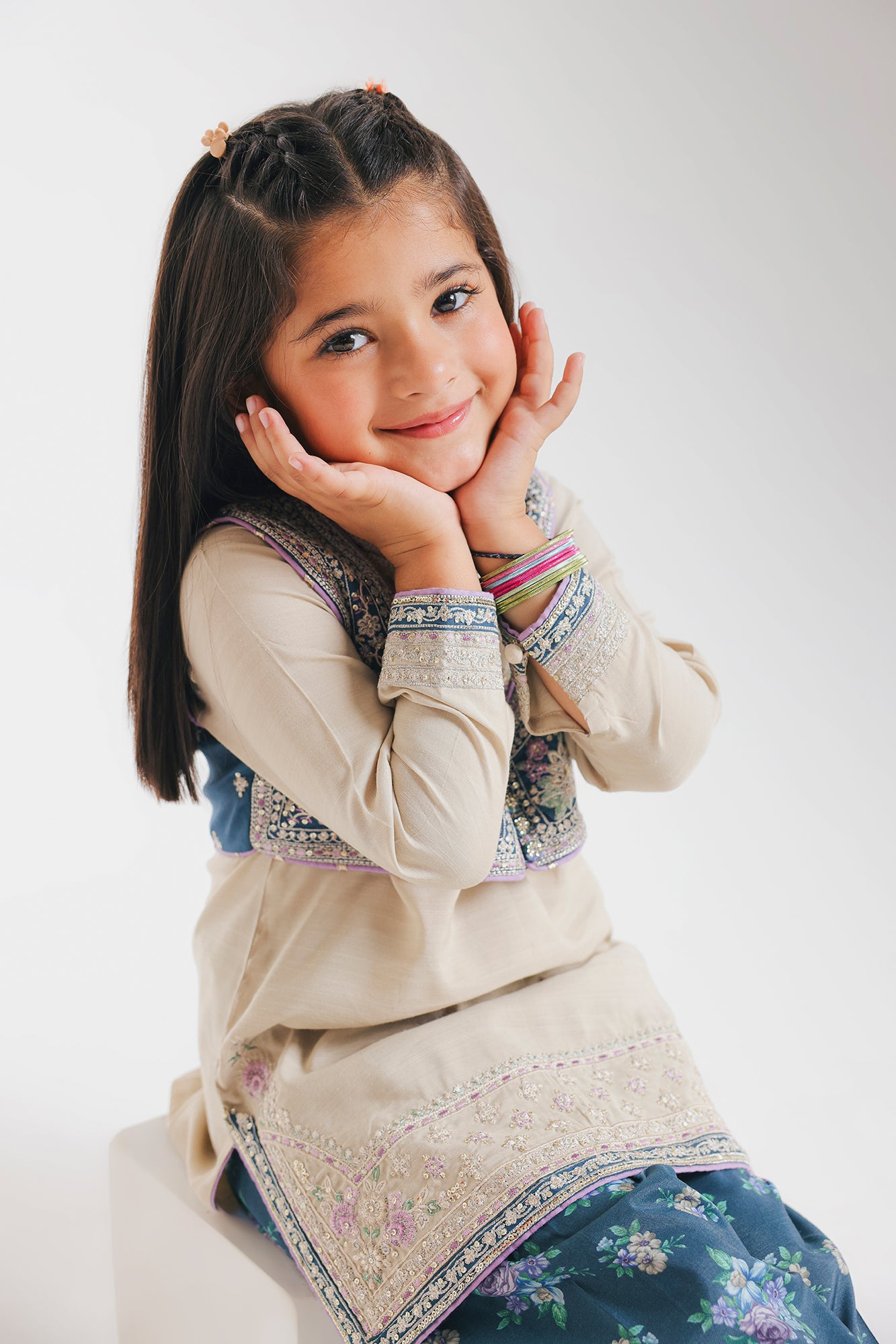 EMBROIDERED SUIT (E0833/404/226 E0833/304/226)