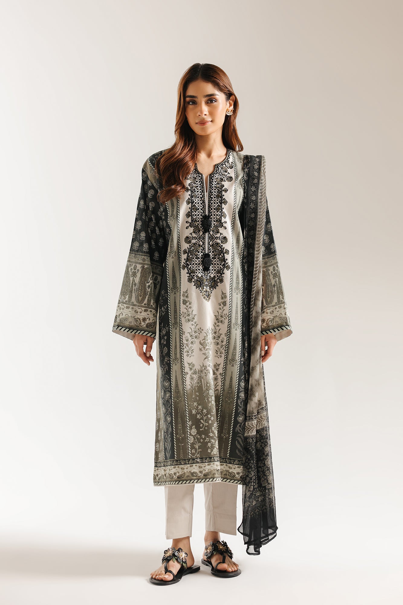 EMBROIDERED SUIT (E0834/203/118)