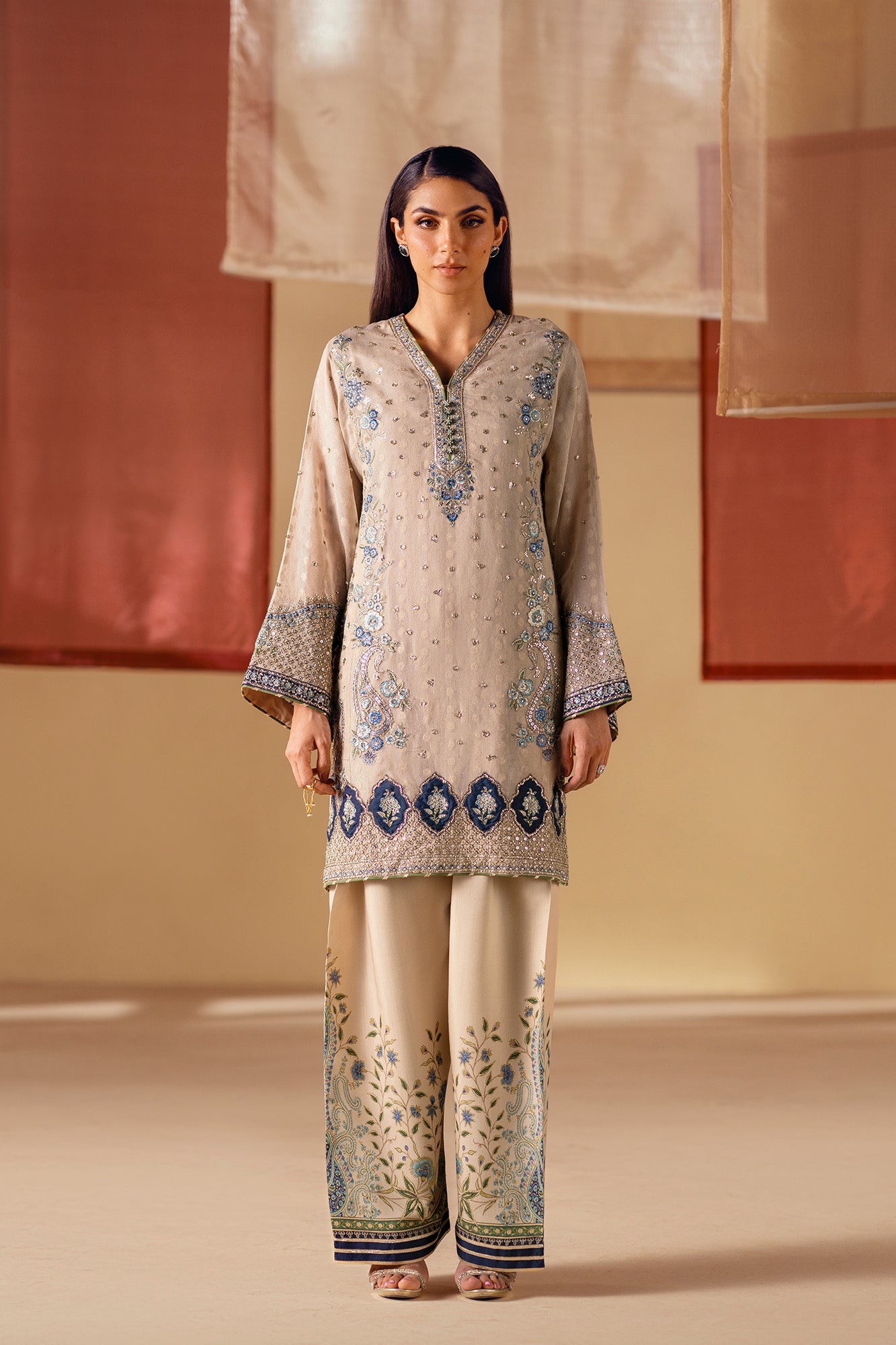 EMBROIDERED SUIT (E0835/104/326)