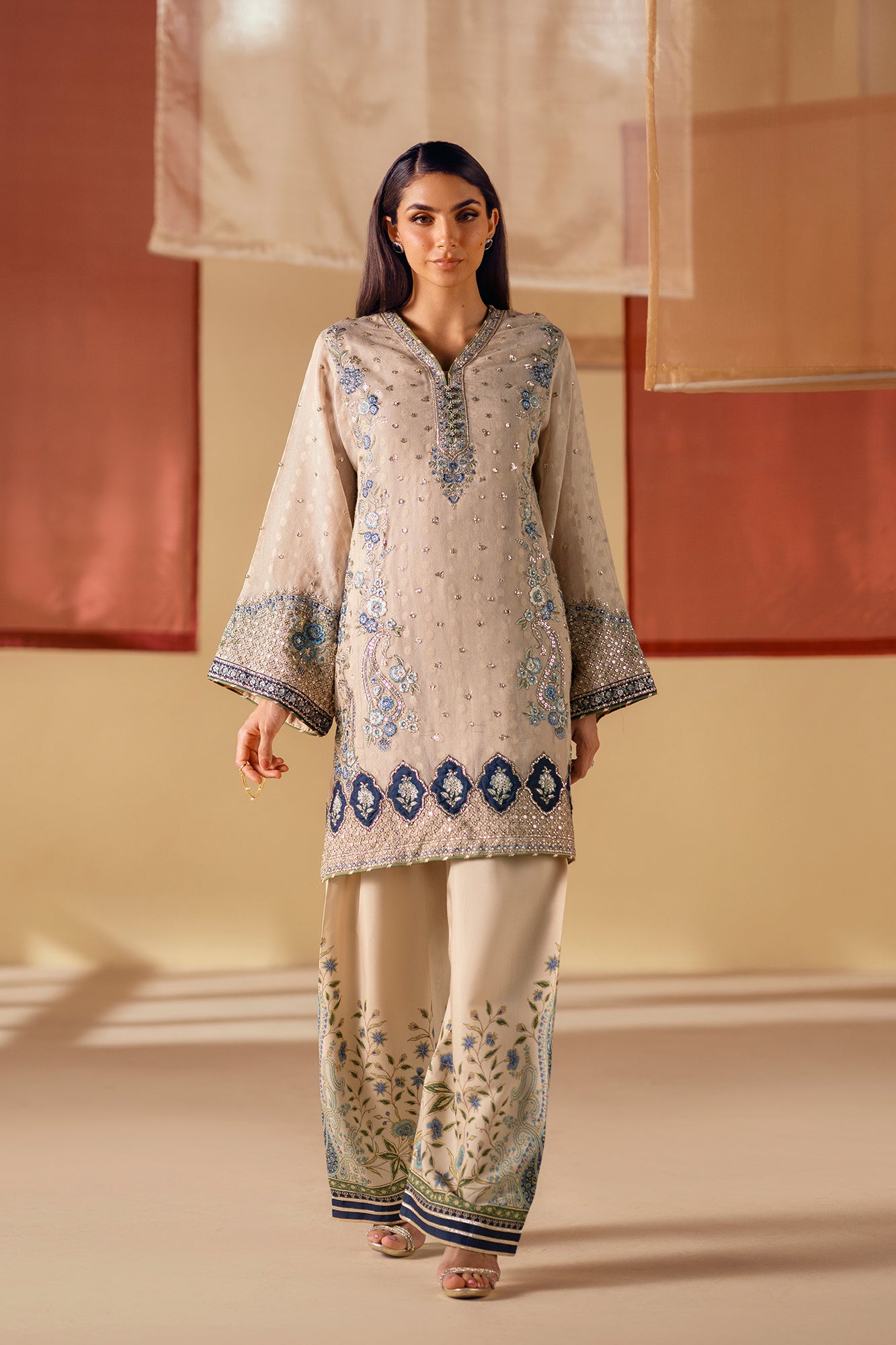 EMBROIDERED SUIT (E0835/104/326)