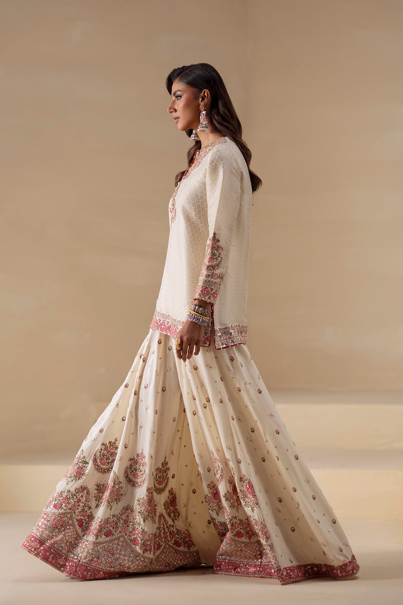 EMBROIDERED SUIT (E0836/104/817)
