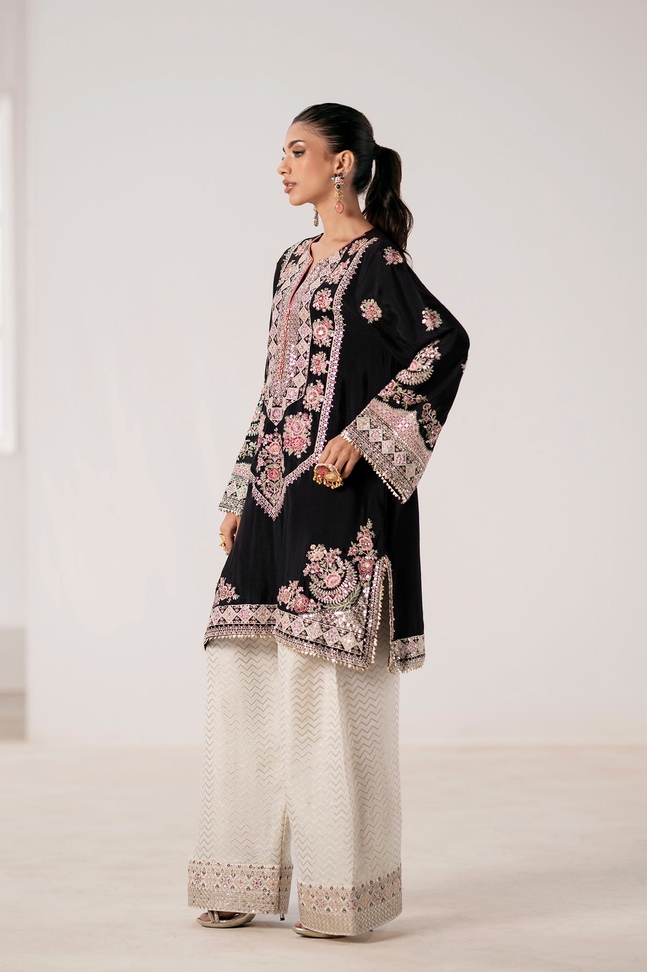 EMBROIDERED SUIT (E0837/104/902)