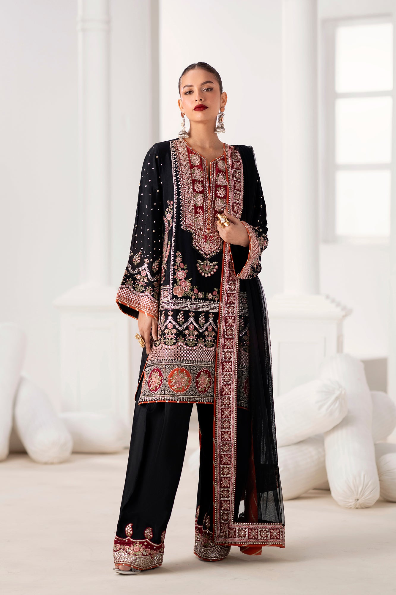 EMBROIDERED SUIT (E0838/104/902)