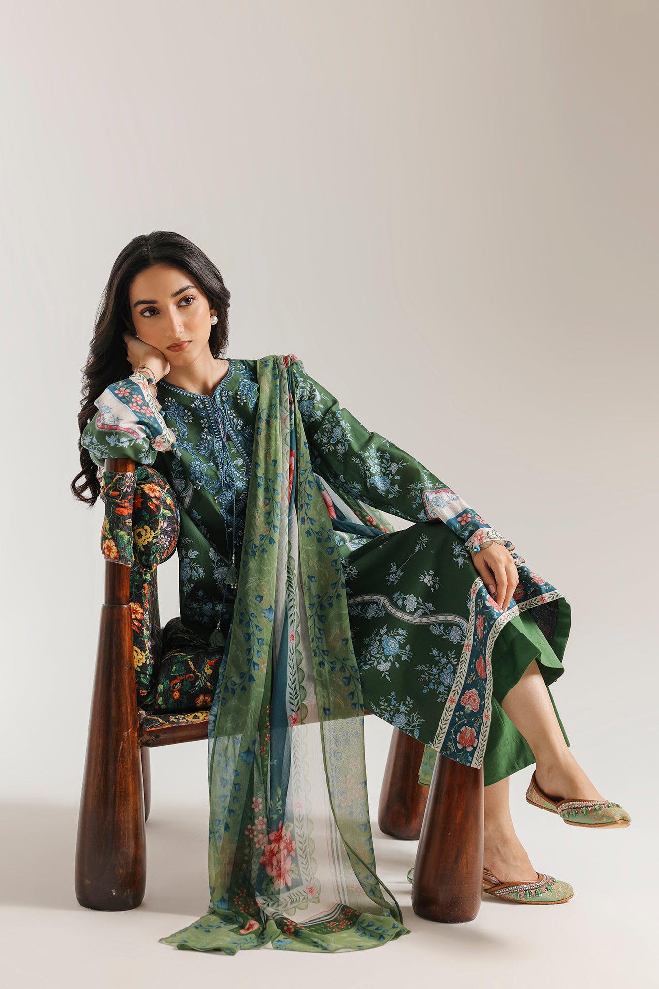 EMBROIDERED SUIT (E0841/203/708)