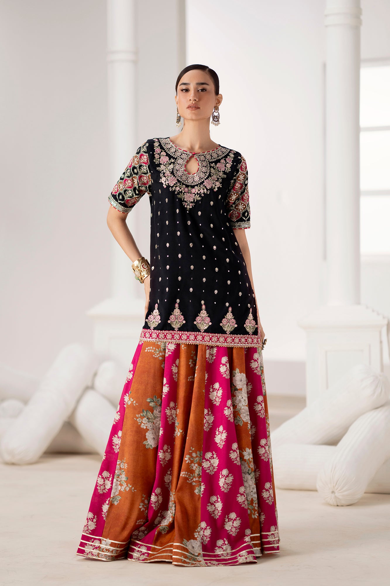 EMBROIDERED SUIT (E0845/104/902)