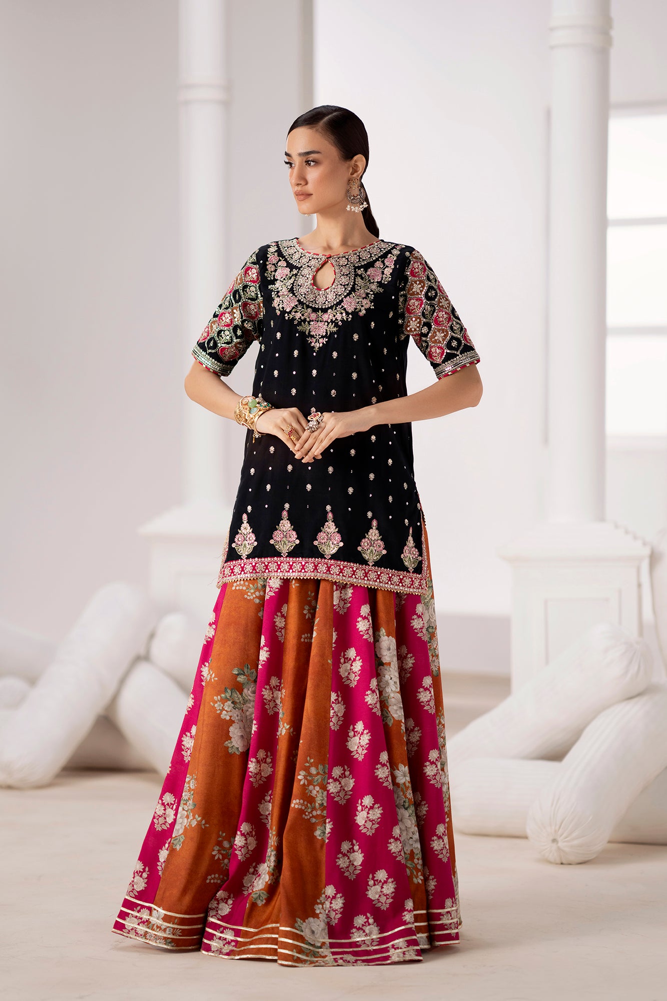 EMBROIDERED SUIT (E0845/104/902)