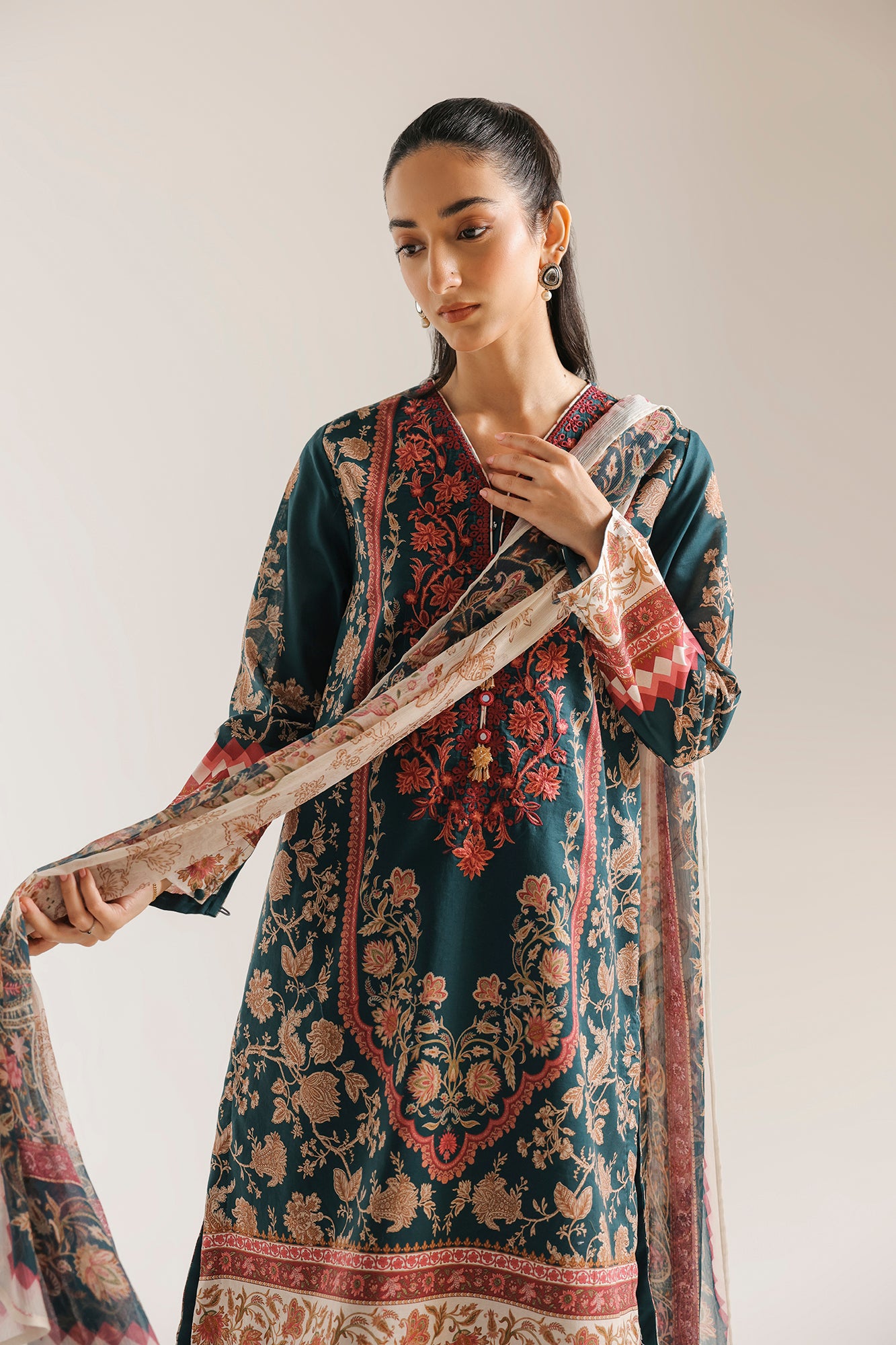 EMBROIDERED SUIT (E0847/203/711)
