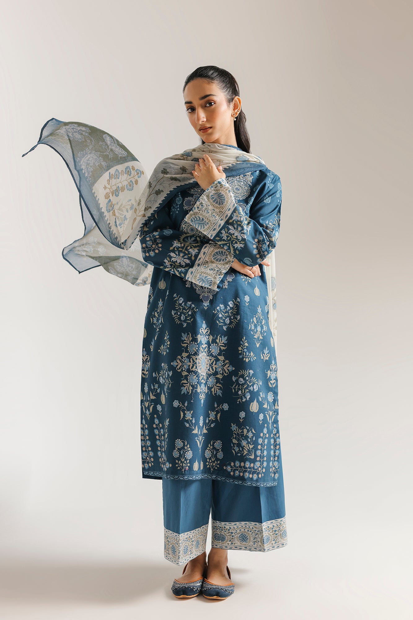 EMBROIDERED SUIT (E0857/203/622)