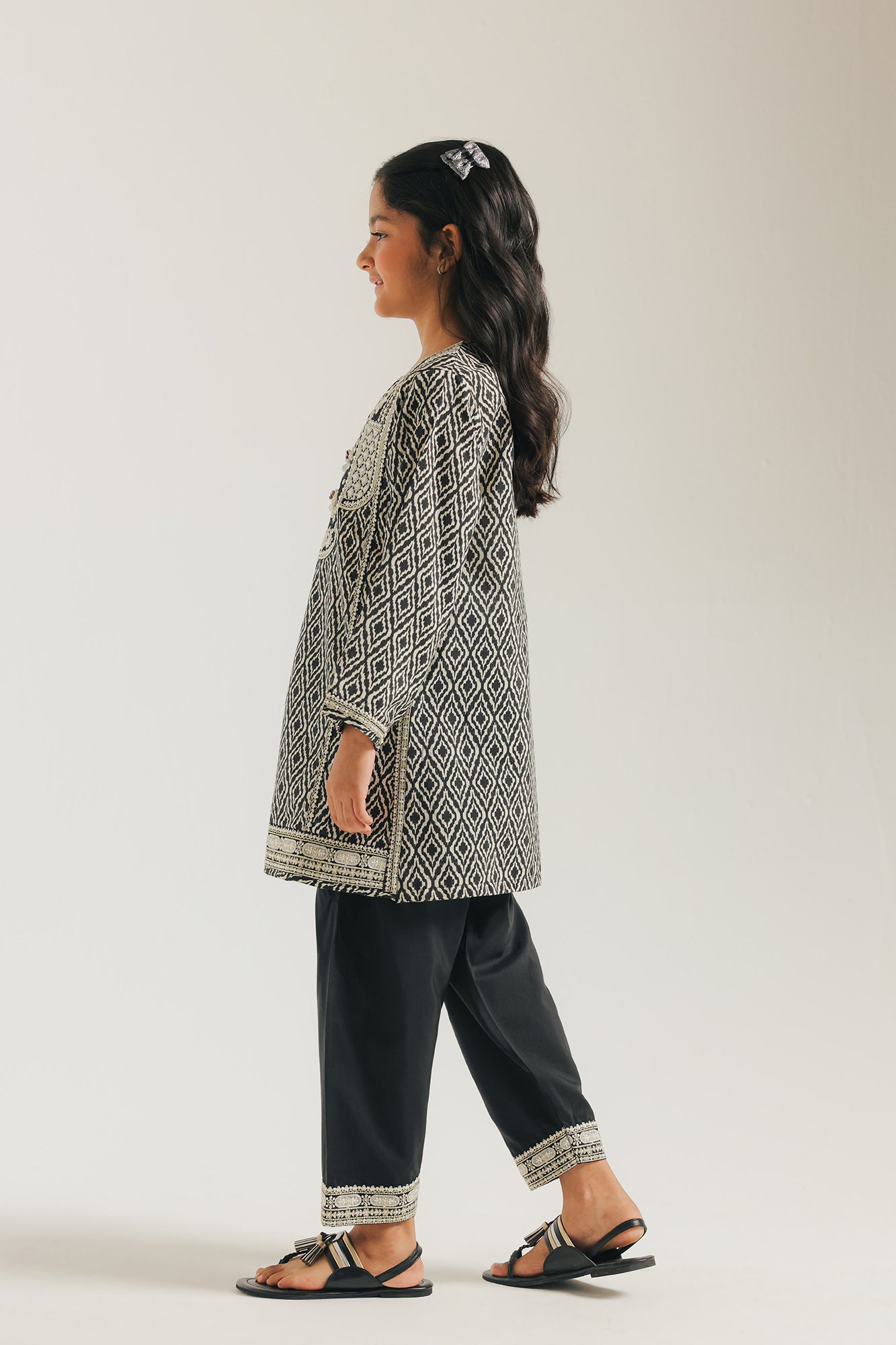 EMBROIDERED SUIT (E0861/404/902 E0861/304/902)