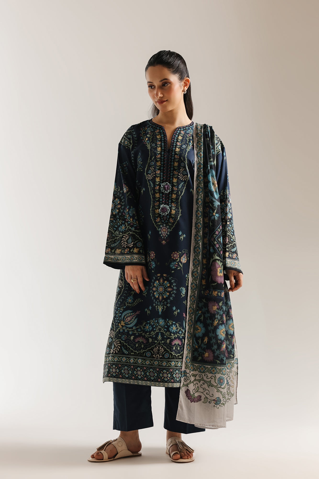 EMBROIDERED SUIT (E0879/202/618)