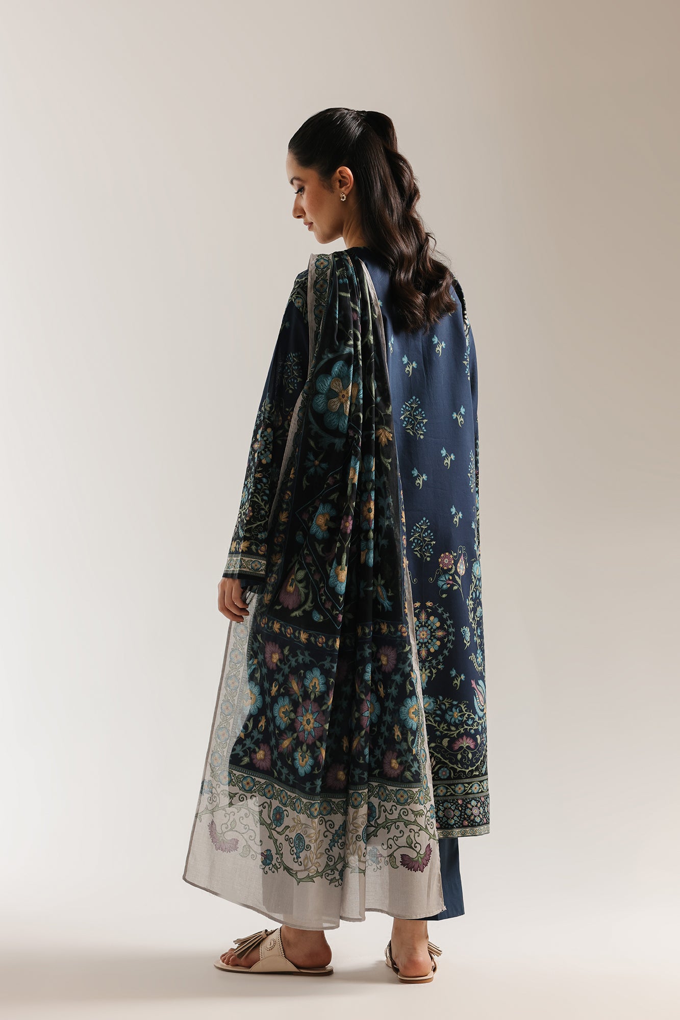 EMBROIDERED SUIT (E0879/202/618)