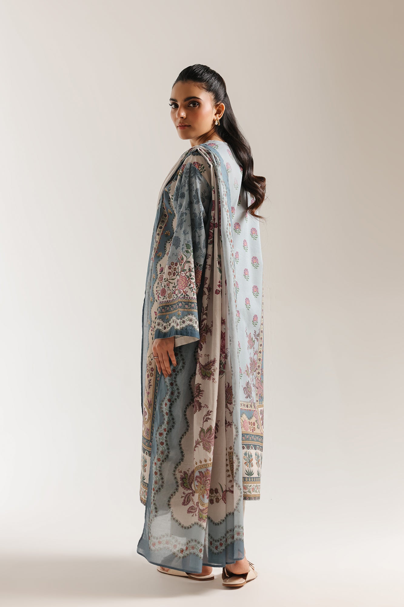 EMBROIDERED SUIT (E0882/202/636)