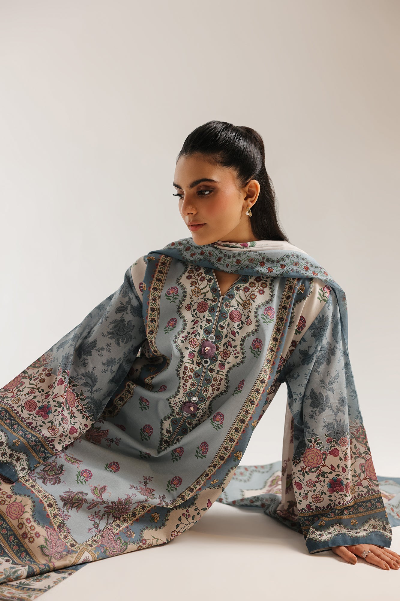EMBROIDERED SUIT (E0882/202/636)