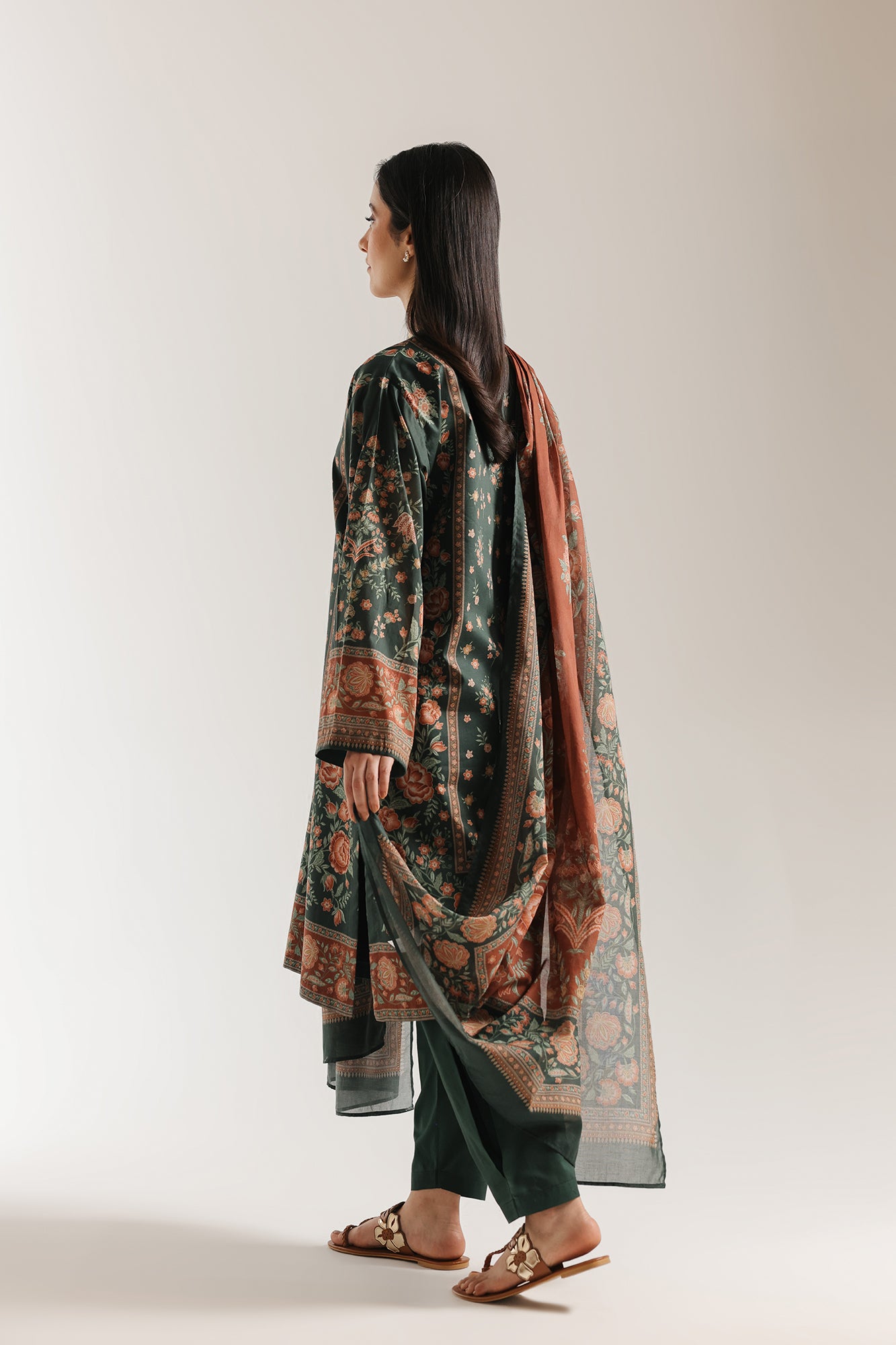 EMBROIDERED SUIT (E0884/202/117)