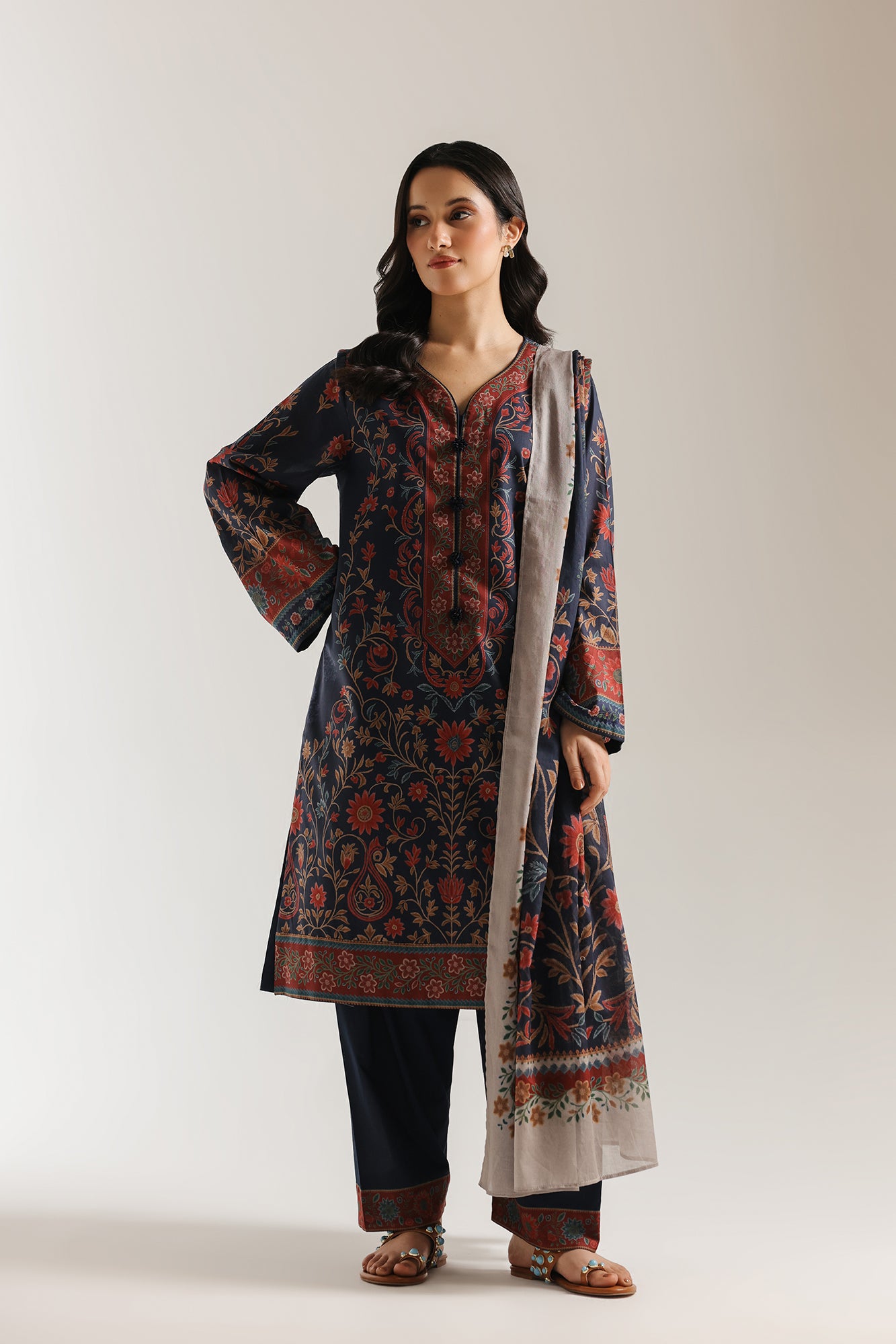 EMBROIDERED SUIT (E0885/202/622)