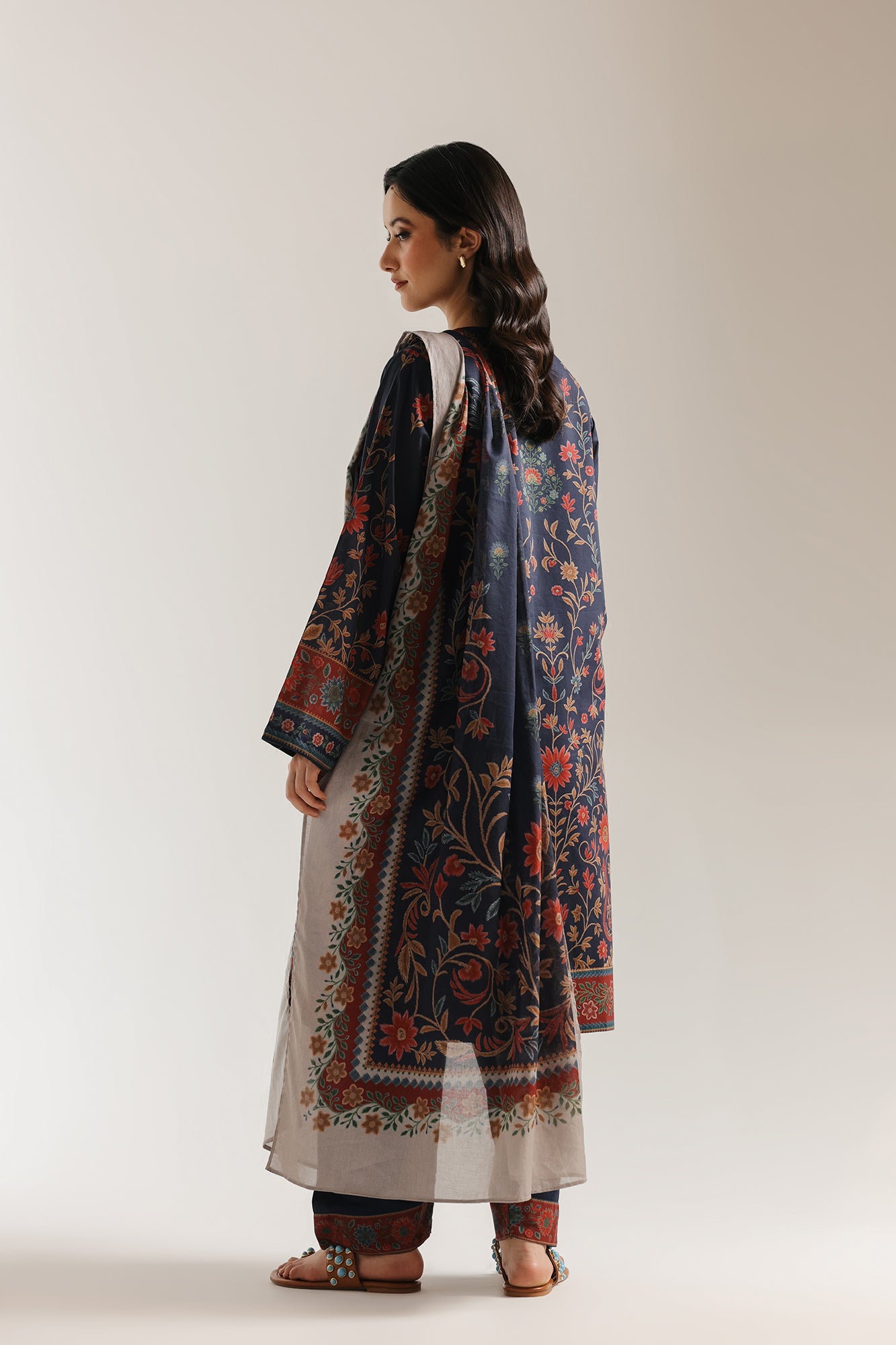 EMBROIDERED SUIT (E0885/202/622)