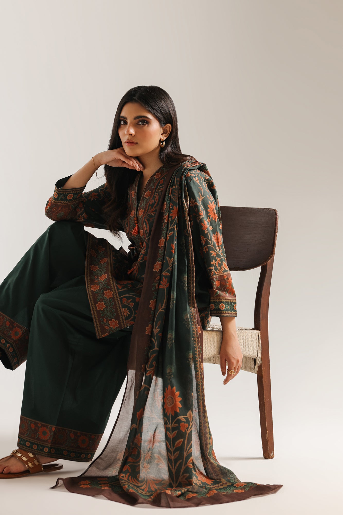 EMBROIDERED SUIT (E0885/202/705)