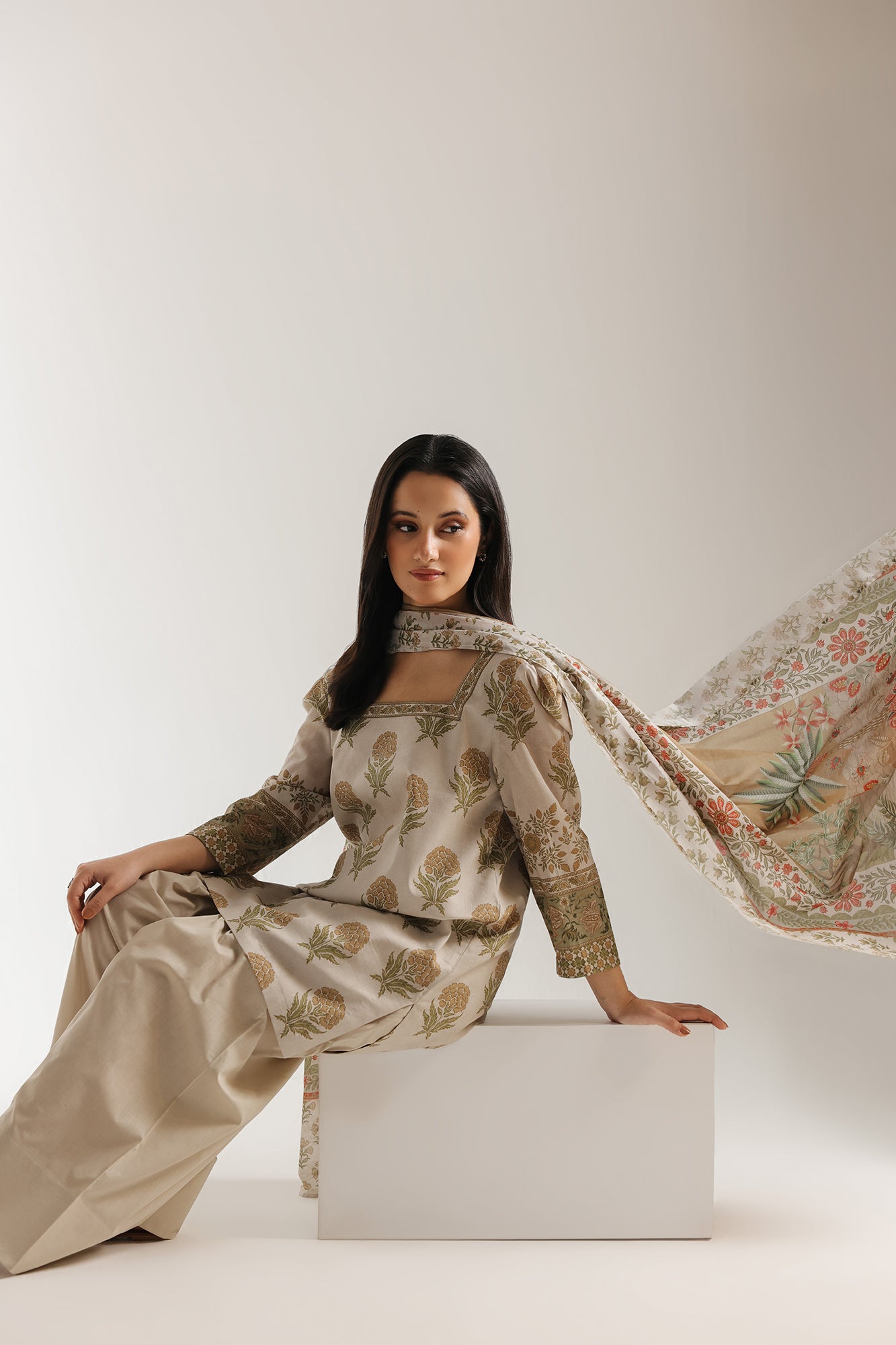 EMBROIDERED SUIT (E0887/202/814)