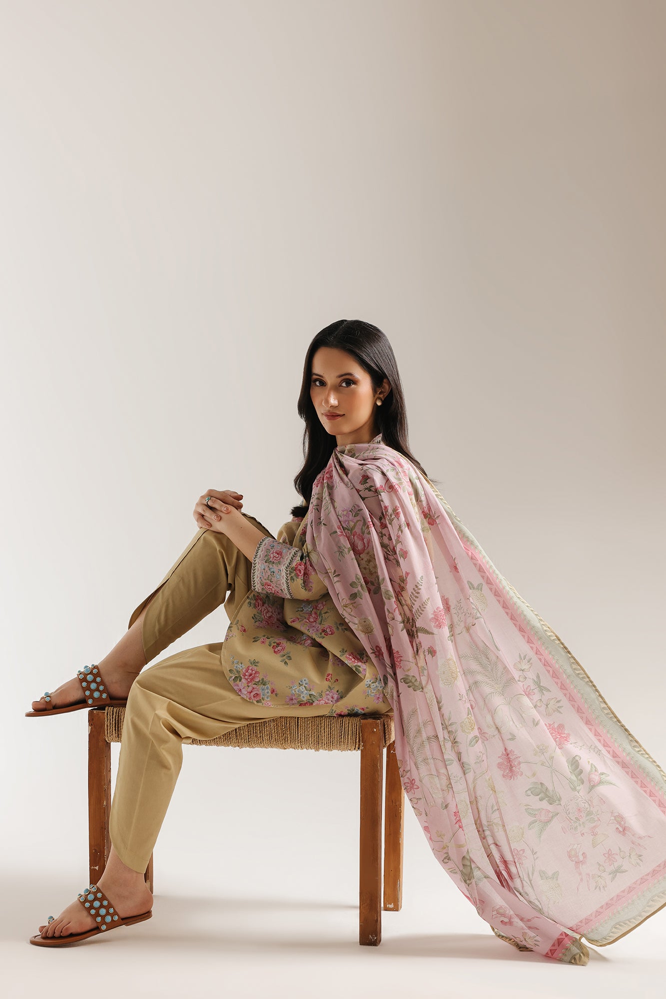 EMBROIDERED SUIT (E0889/202/109)