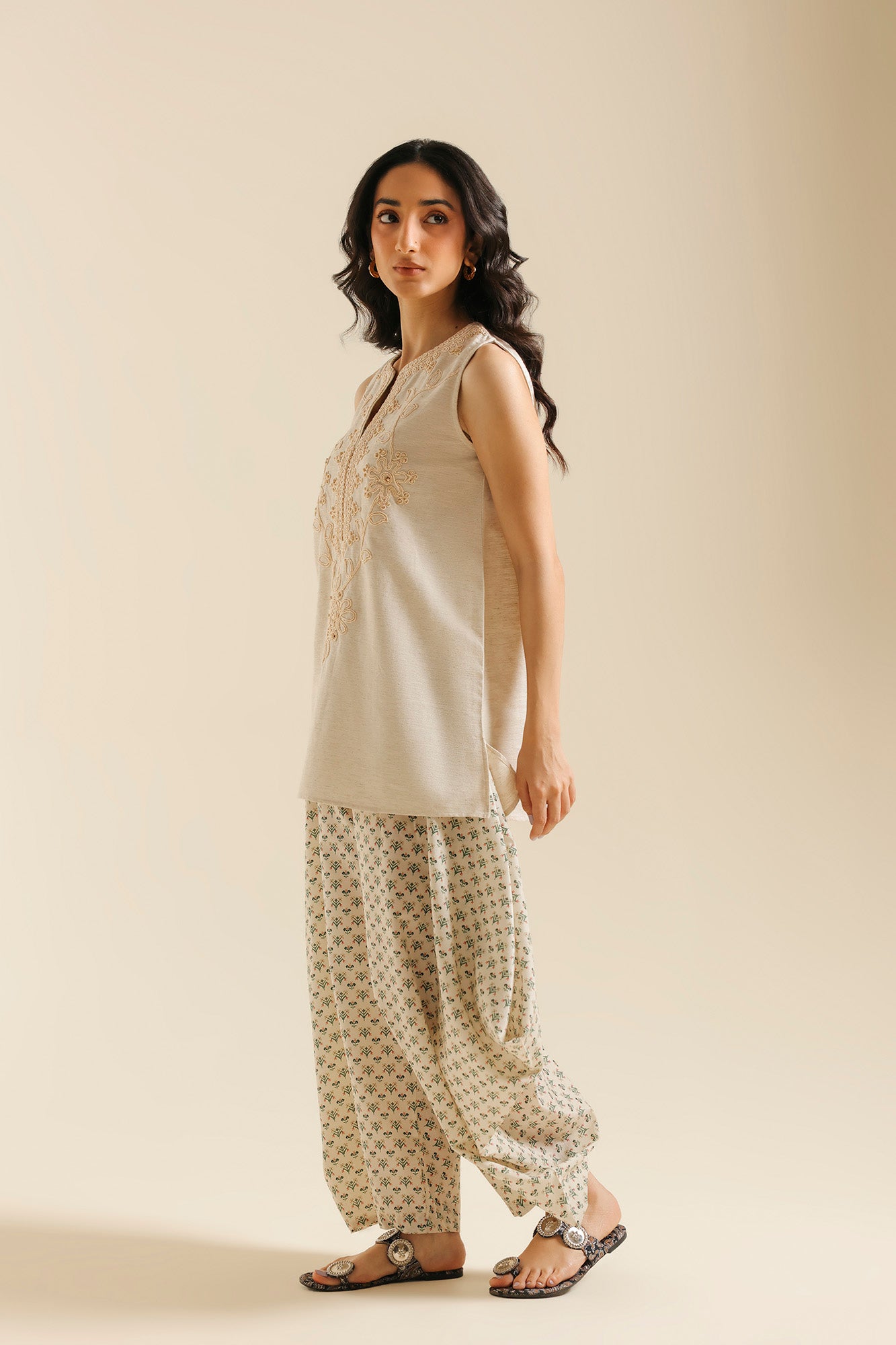 EMBROIDERED TOP (E0895/119/004)