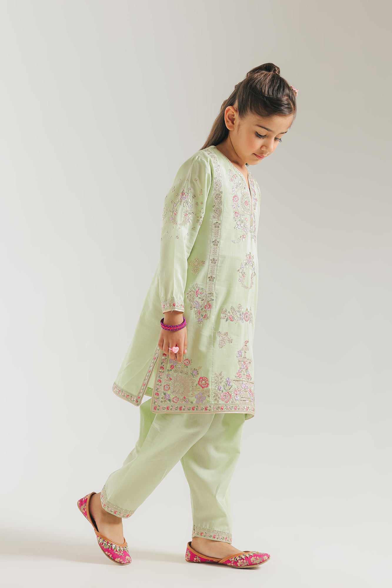 EMBROIDERED SUIT (E0910/404/130 E0910/304/130)