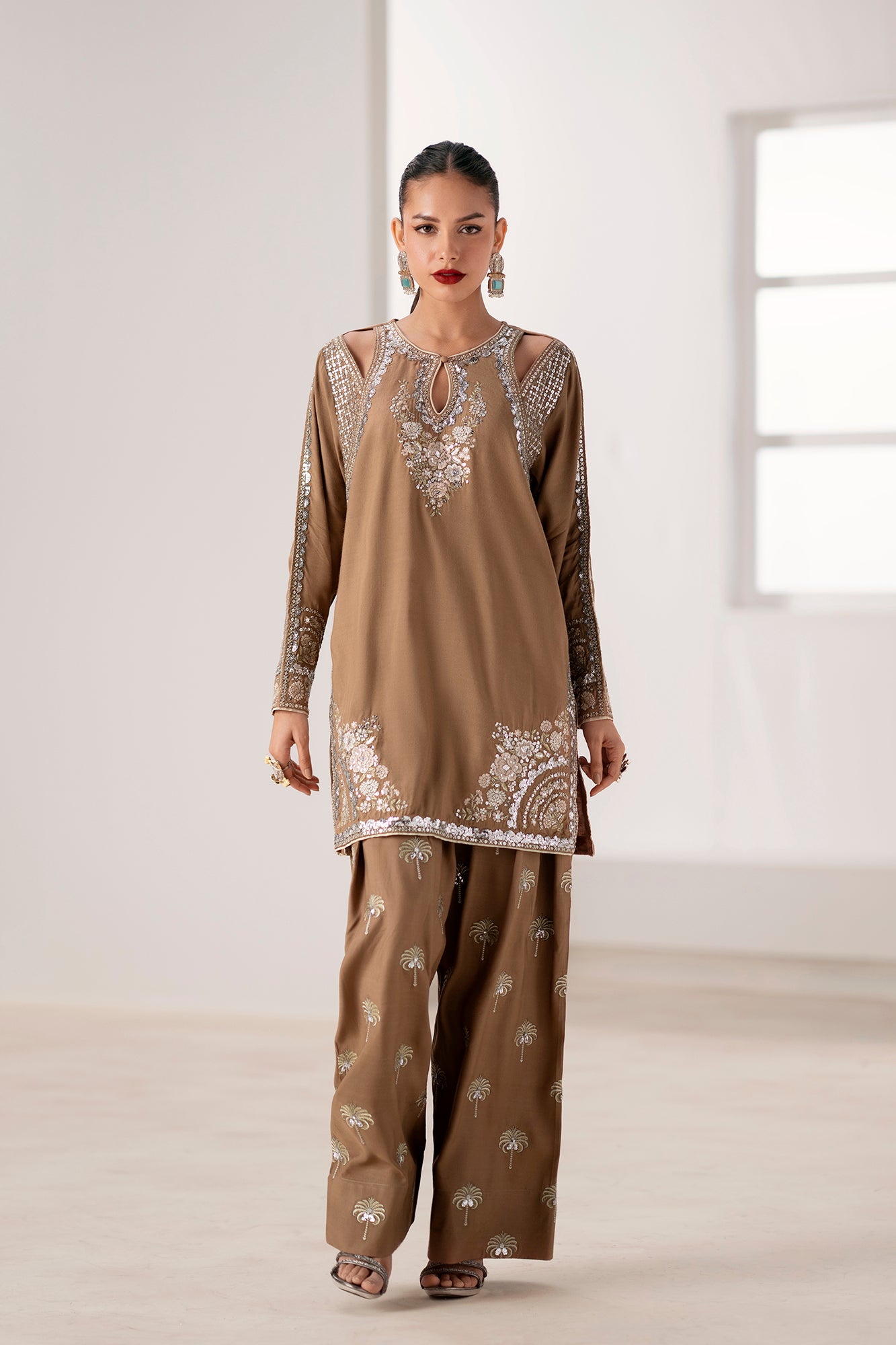 EMBROIDERED SUIT (E0921/104/816)