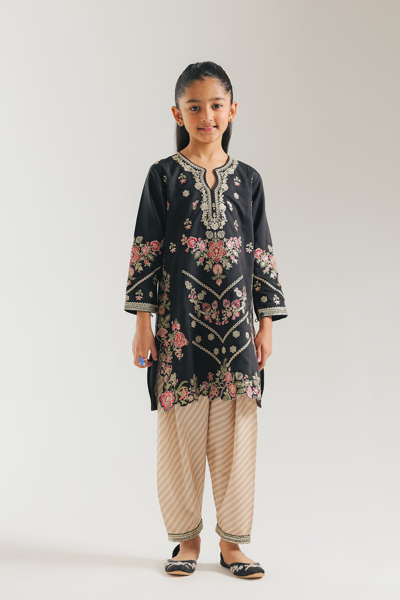 EMBROIDERED SUIT (E0924/404/901 E0924/304/901)