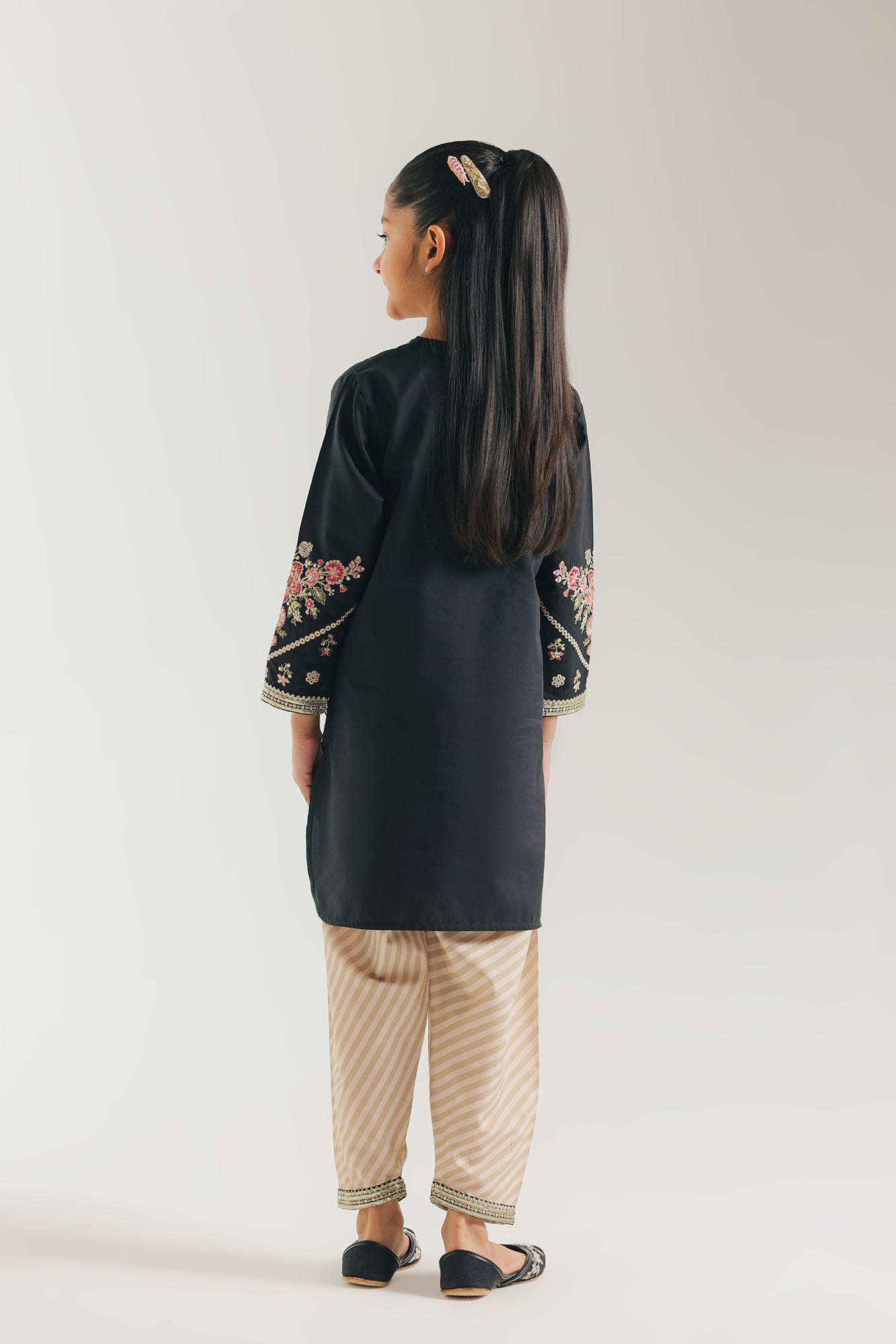 EMBROIDERED SUIT (E0924/404/901 E0924/304/901)