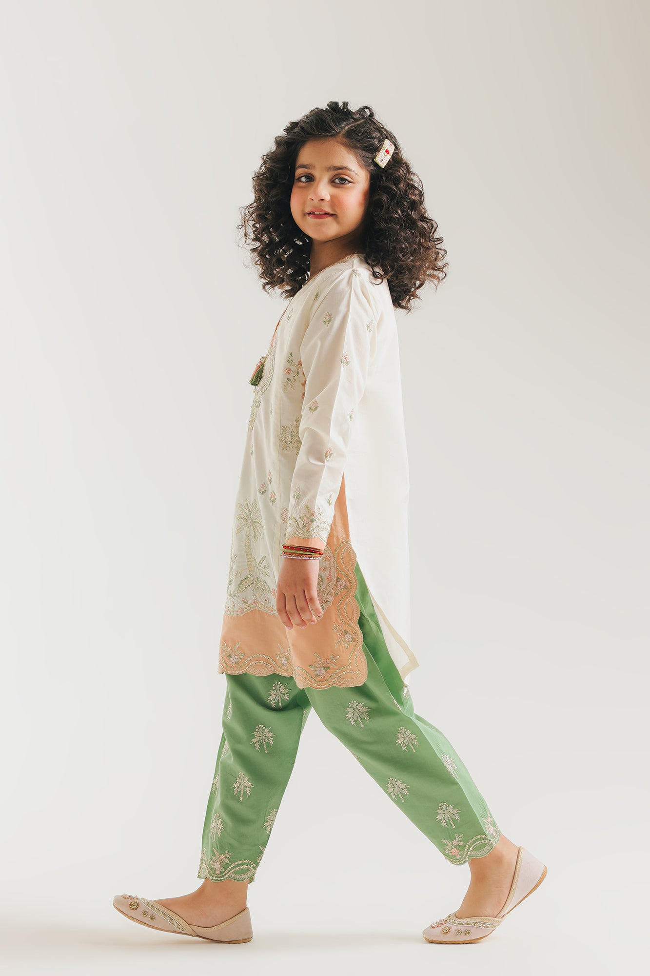 EMBROIDERED SUIT (E0925/404/005 E0925/304/005)