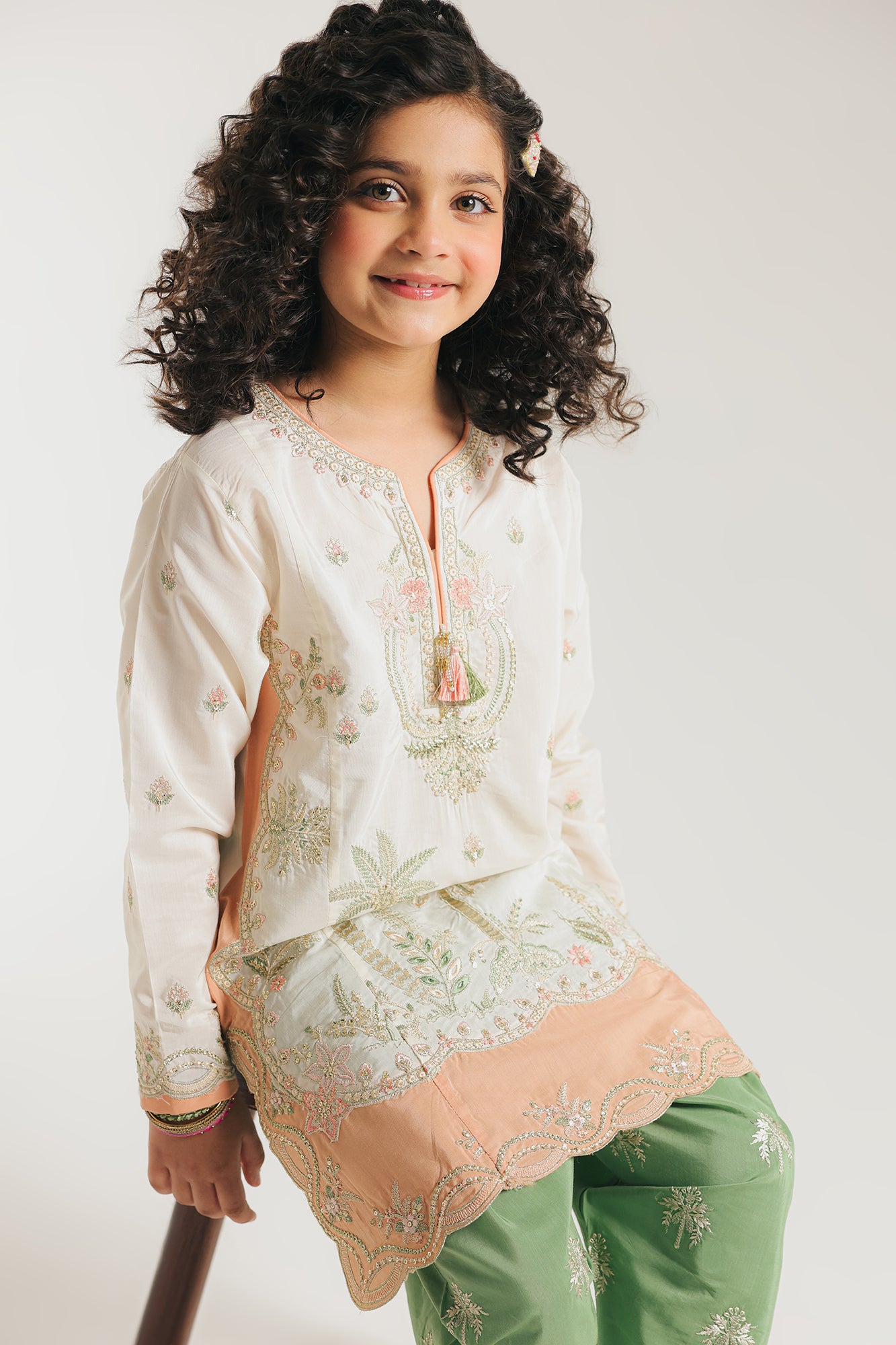 EMBROIDERED SUIT (E0925/404/005 E0925/304/005)