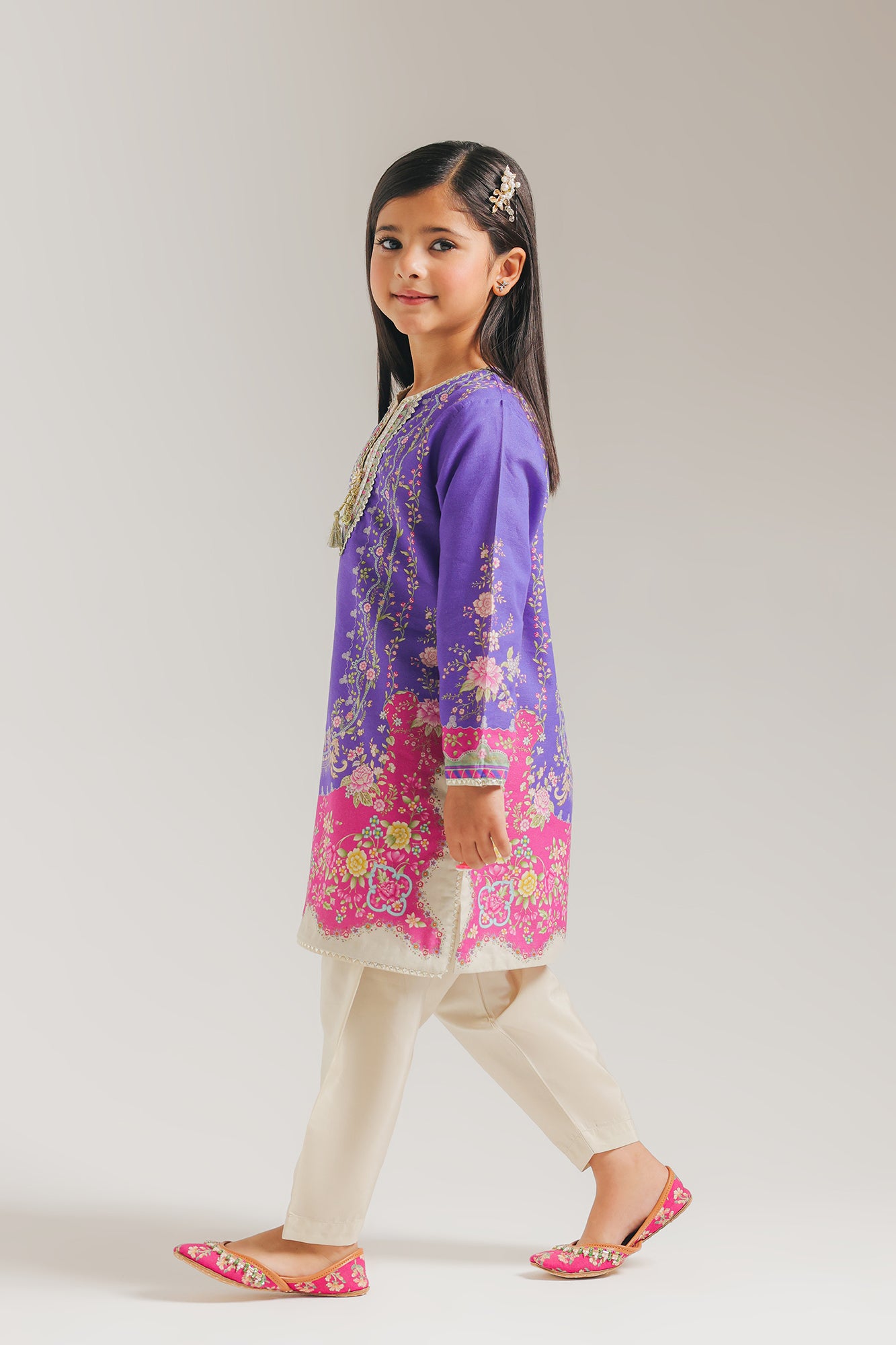 EMBROIDERED SUIT (E0932/404/508 E0932/304/508)