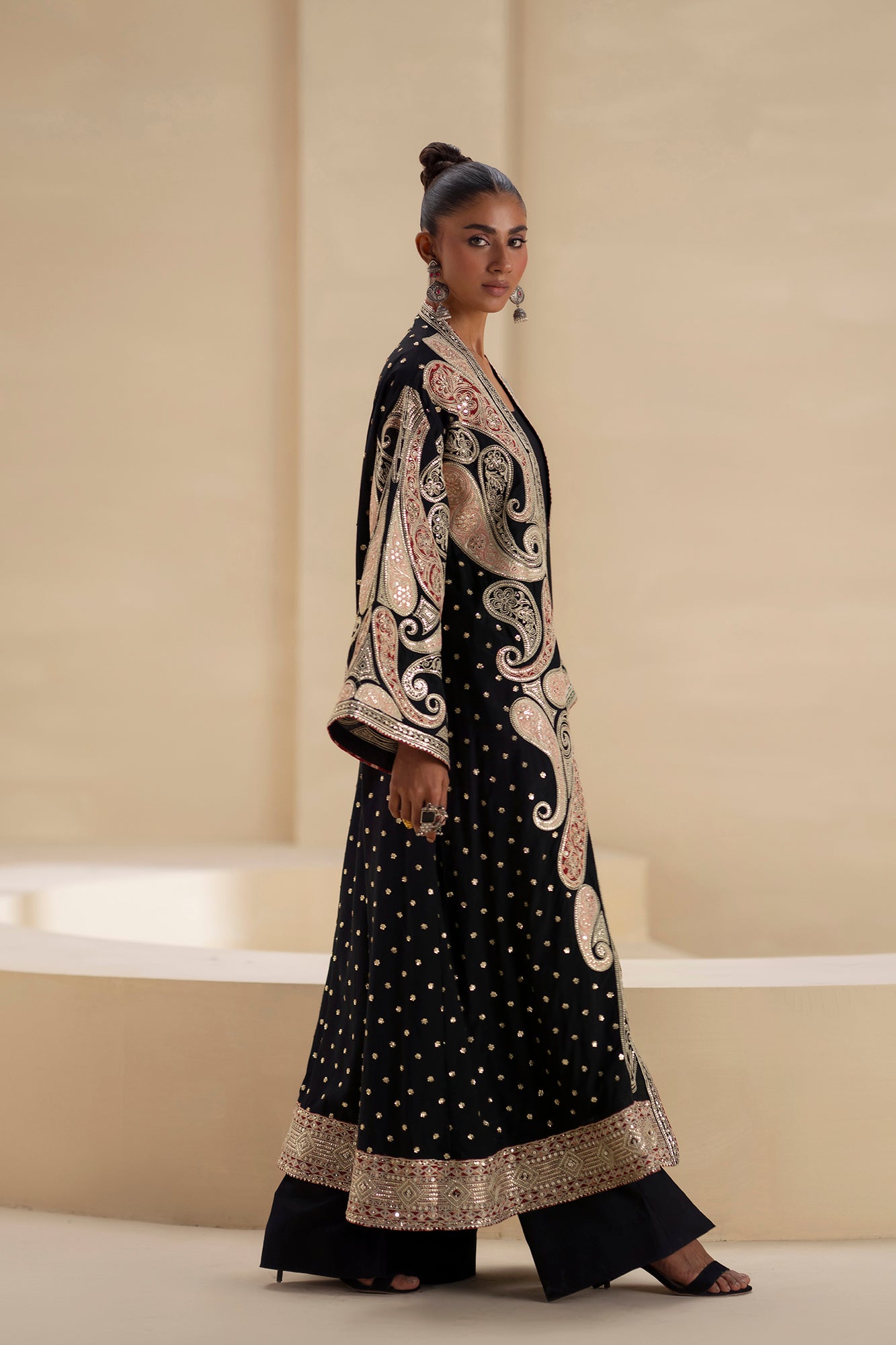 EMBROIDERED SUIT (E0937/104/902)