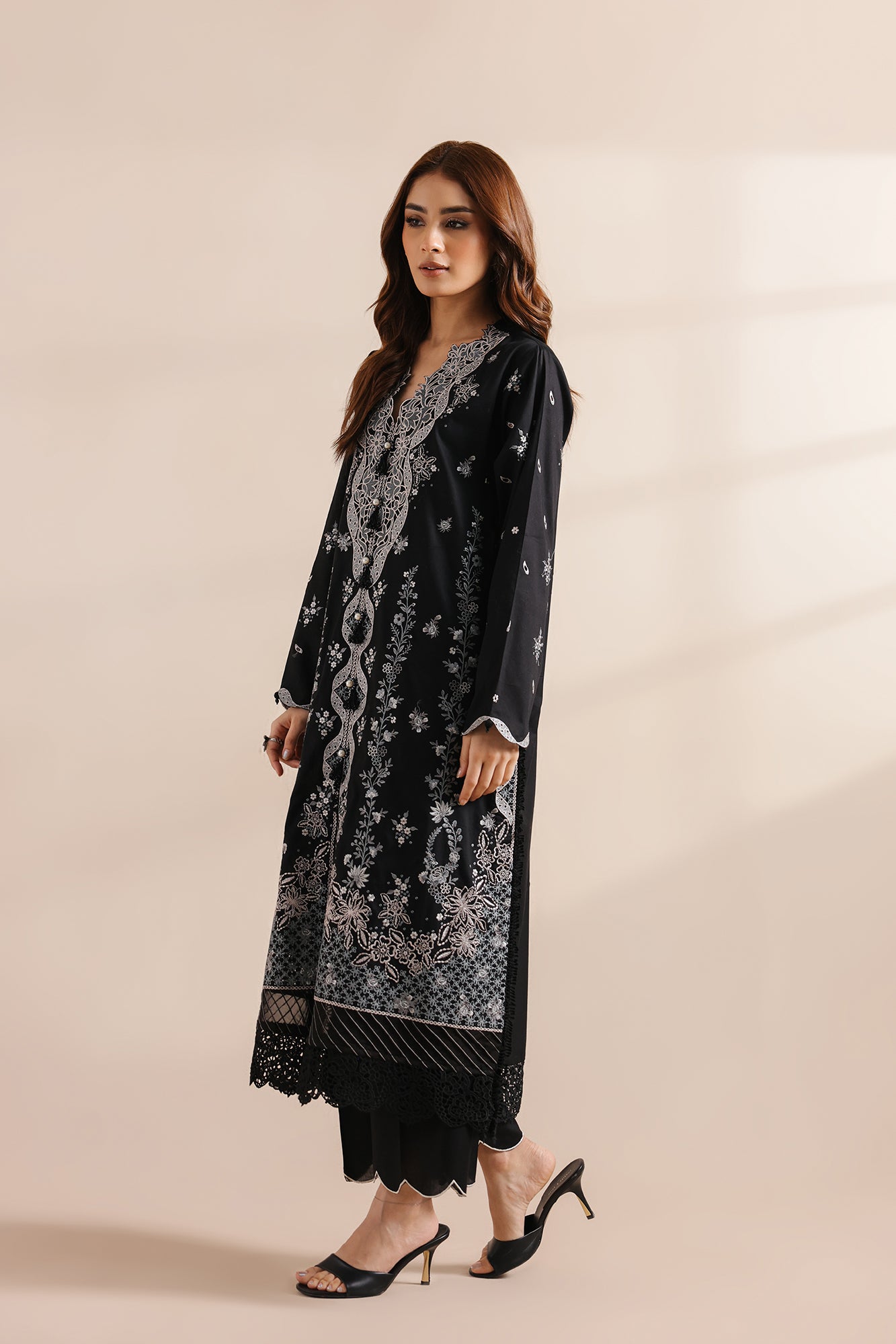 EMBROIDERED SUIT (E0940/203/902)