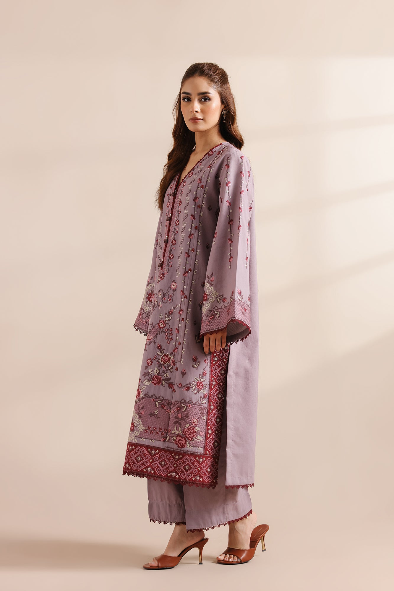 EMBROIDERED SUIT (E0941/203/513)